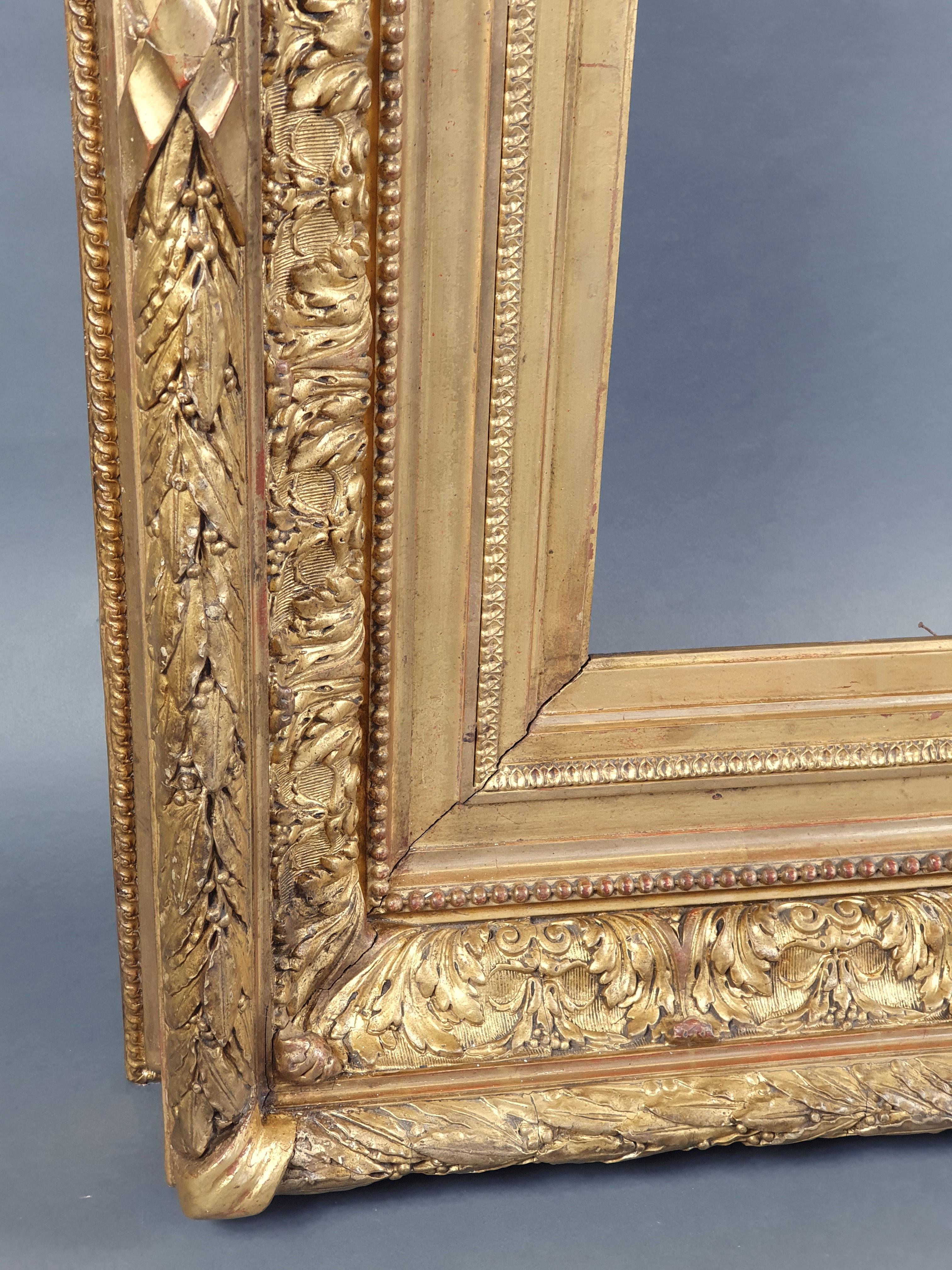 Français Grand cadre en bois et stuc doré d'époque Napoléon III  en vente