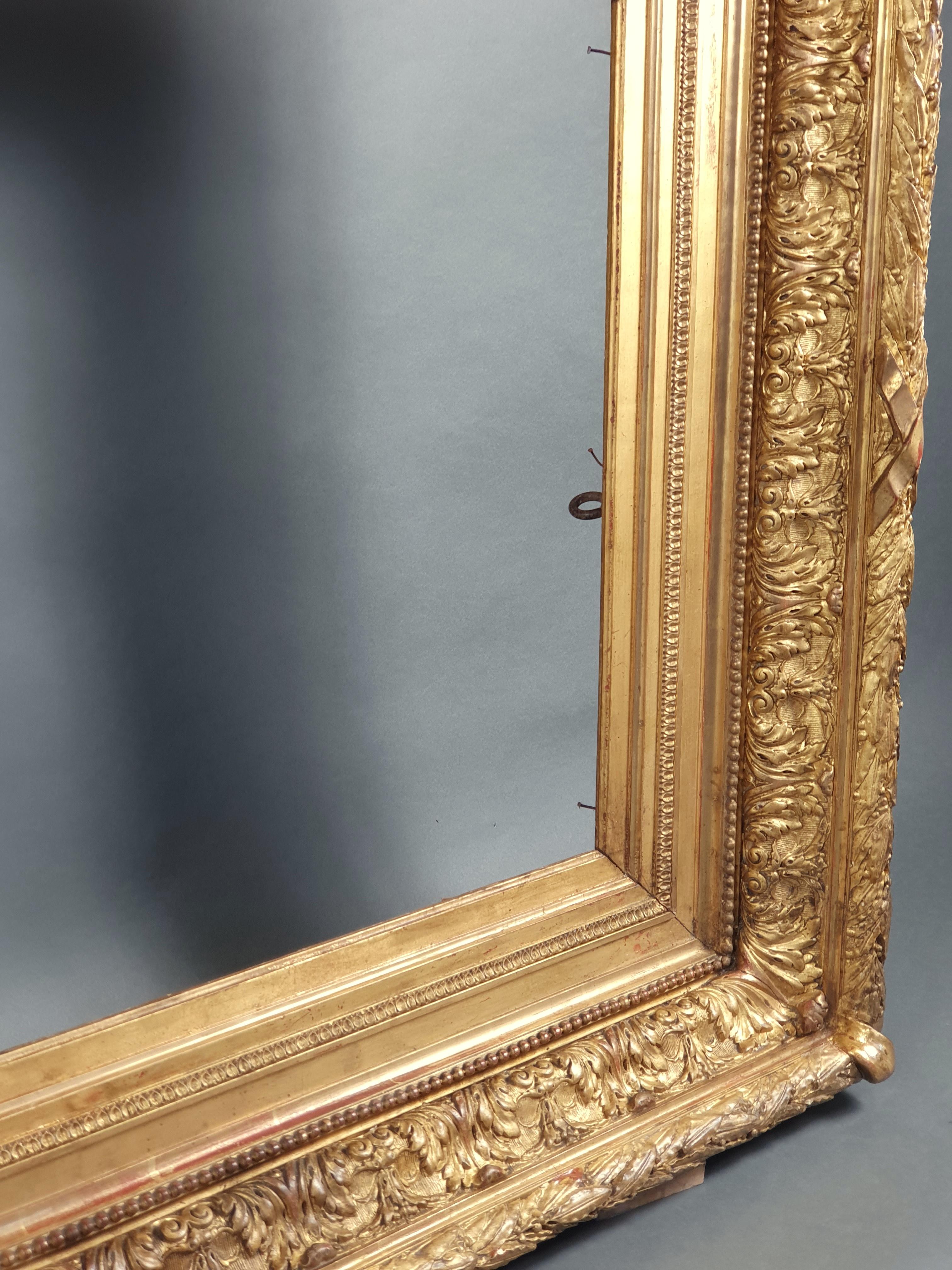 XIXe siècle Grand cadre en bois et stuc doré d'époque Napoléon III  en vente