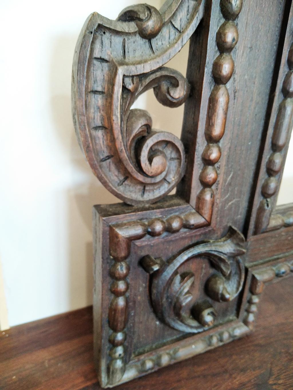 Spanish Frame Chestnut  Hand-carved Unique For Diploma or College Border For Sale