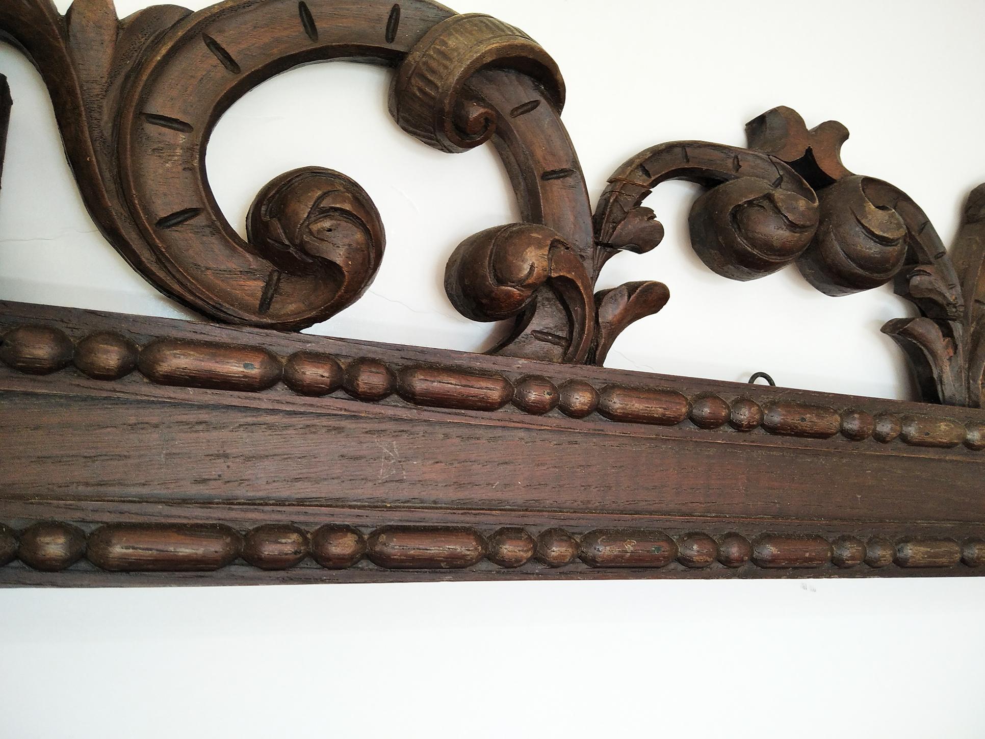Frame Chestnut  Hand-carved Unique For Diploma or College Border In Excellent Condition For Sale In Mombuey, Zamora