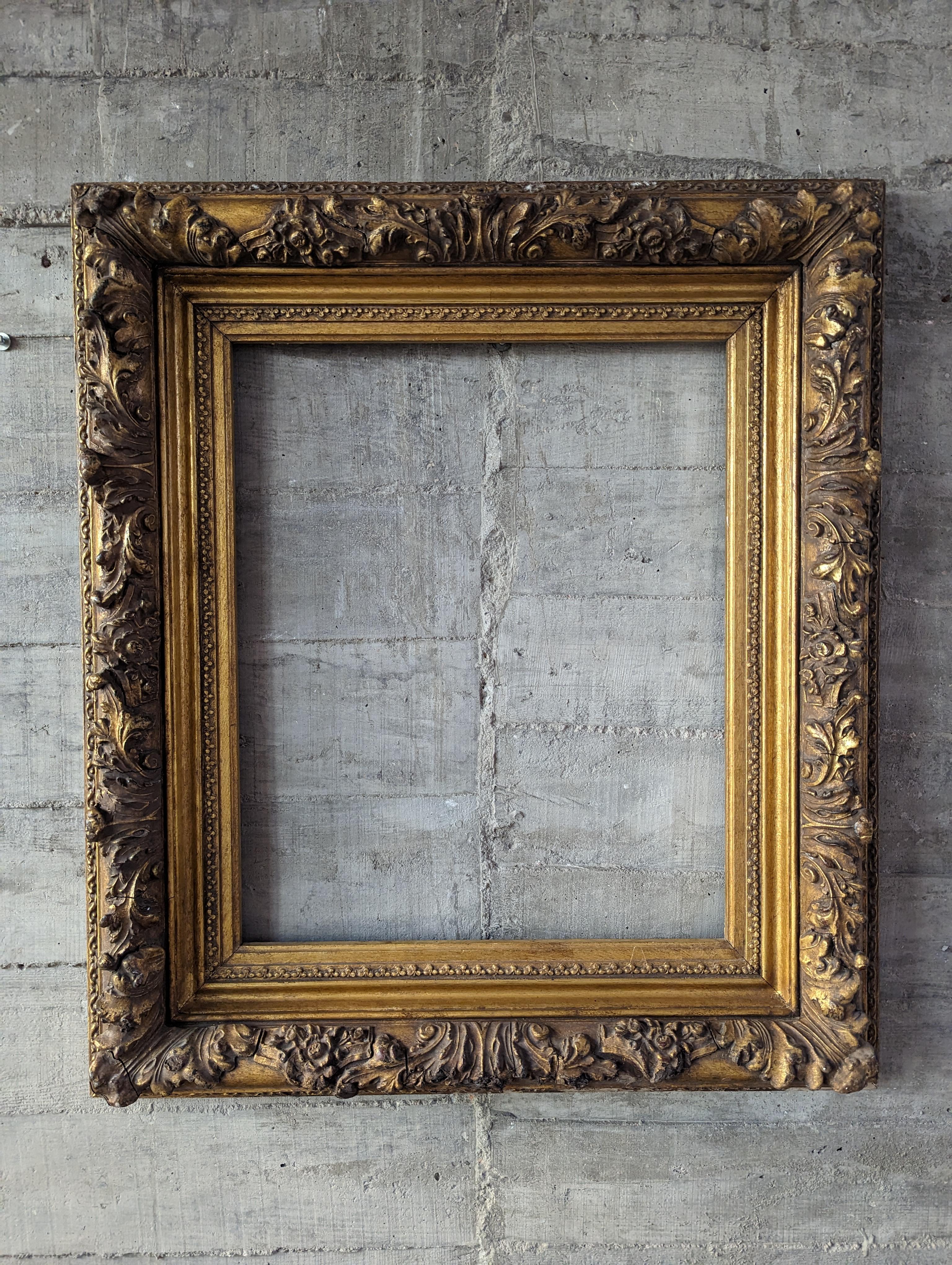 Large Frame with Floral Motifs and Acanthus In Fair Condition For Sale In Benalmadena, ES