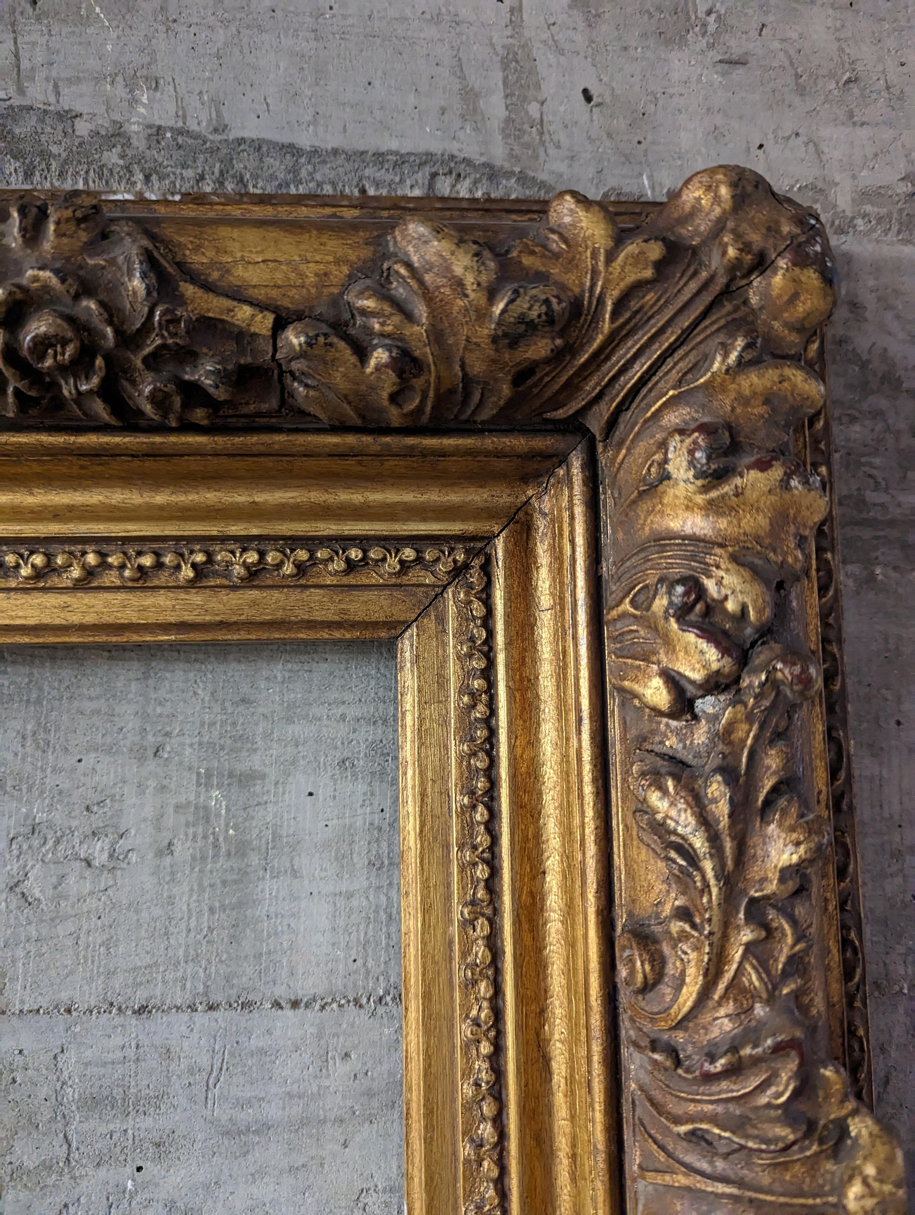 Large Frame with Floral Motifs and Acanthus For Sale 1