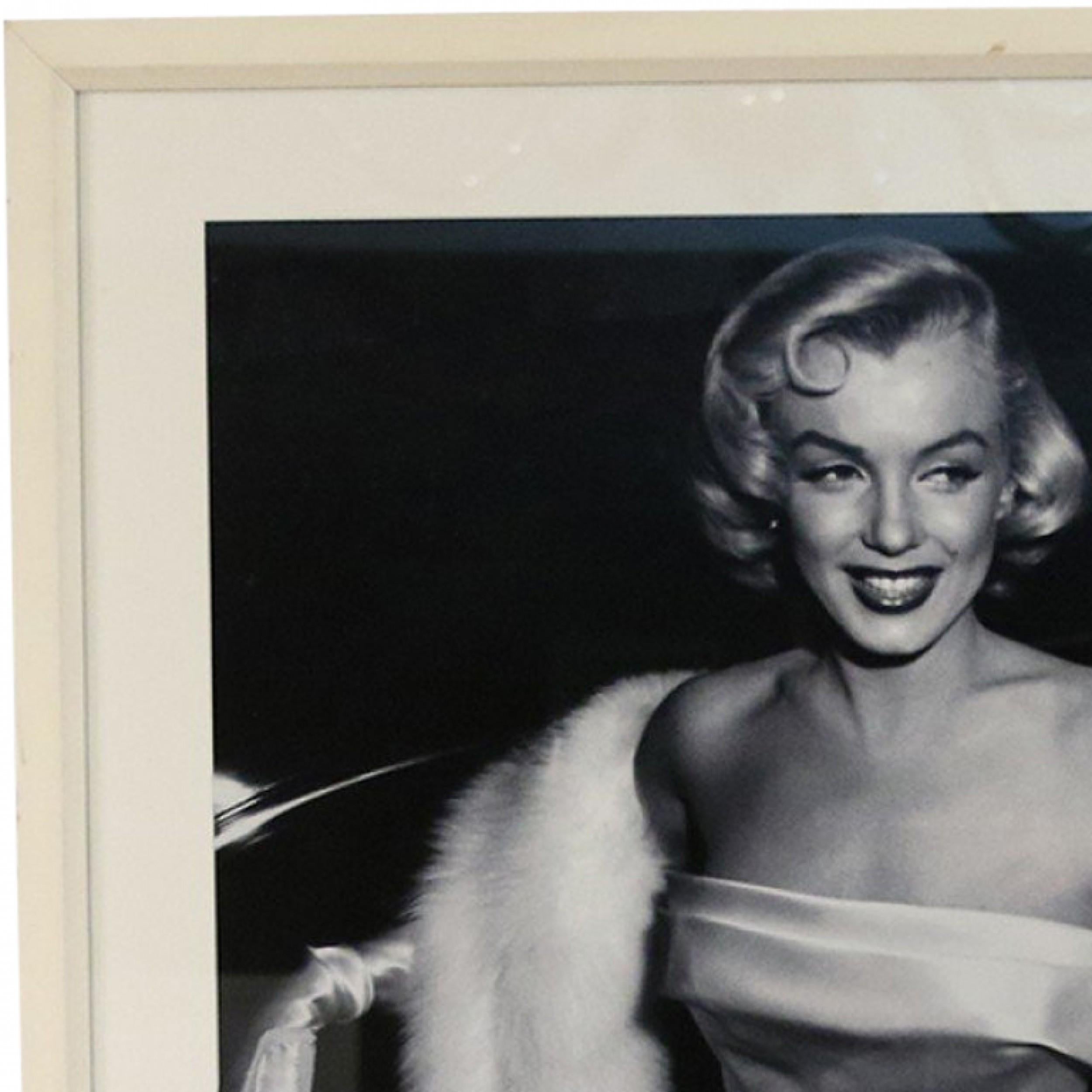 Große gerahmte Schwarz-Weiß-Fotografie von Marilyn Monroe (Handgefertigt) im Angebot