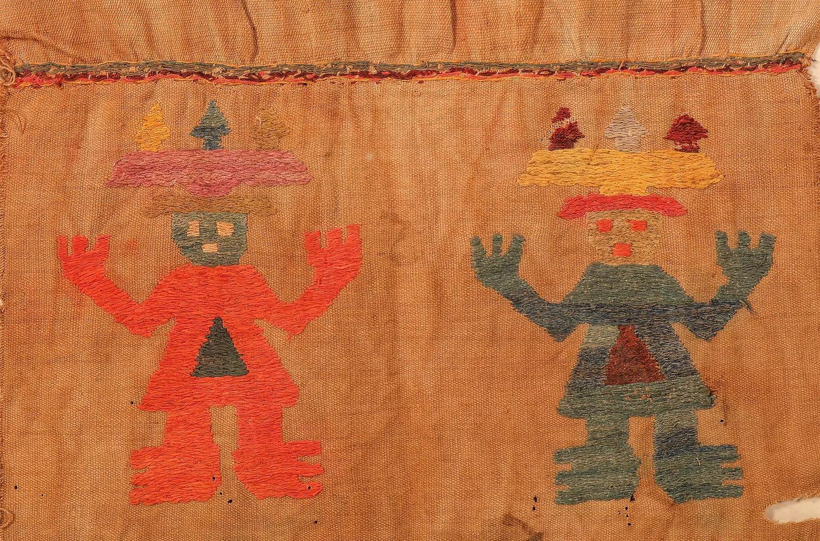 Péruvien Grand textile brodé Pre-Columbian encadré de la culture Chimu en vente