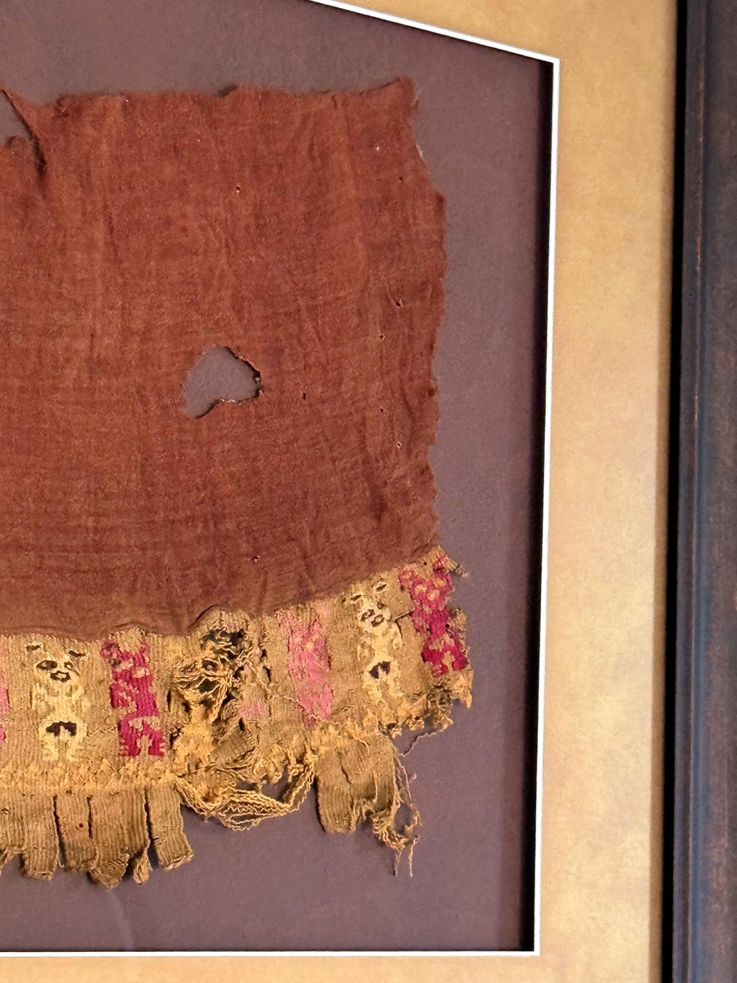 Großes gerahmtes Pre-Columbianisches gewebtes Textilfragment aus der Chimu Chancay Kultur (18. Jahrhundert und früher) im Angebot