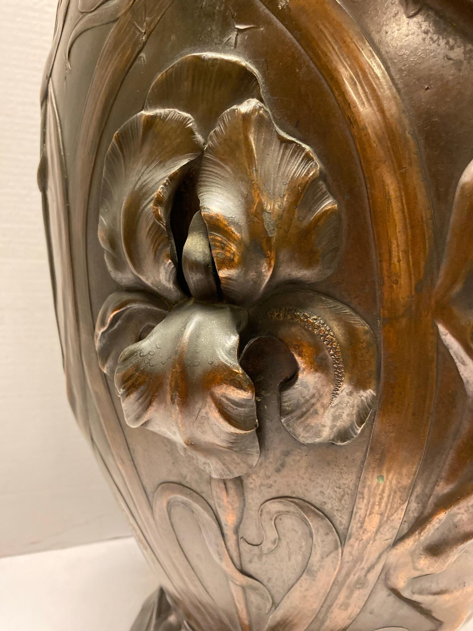 Gran jarrón de metal Art Nouveau François Moreau en venta 7