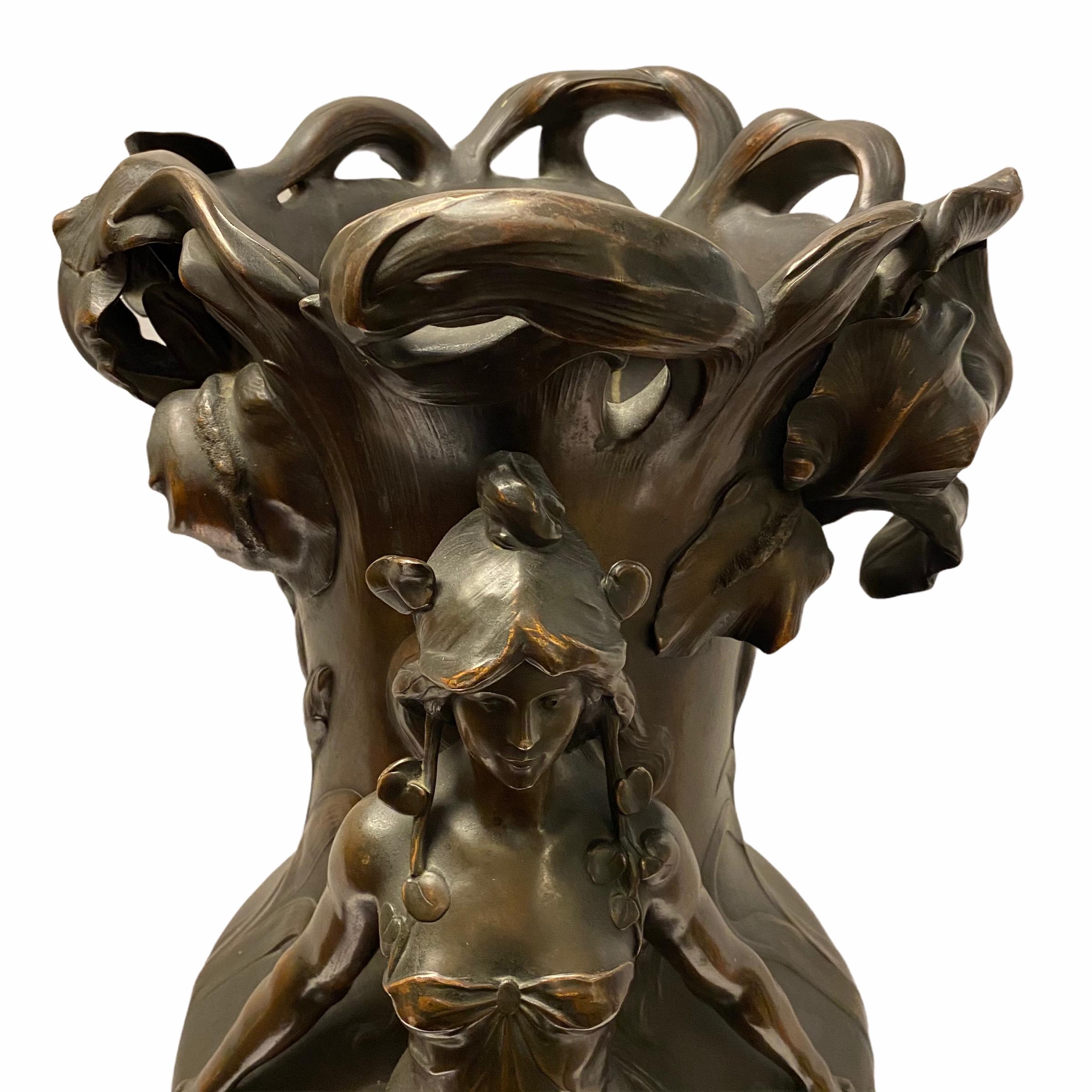 Gran jarrón de metal Art Nouveau François Moreau en Bueno estado para la venta en New York, NY