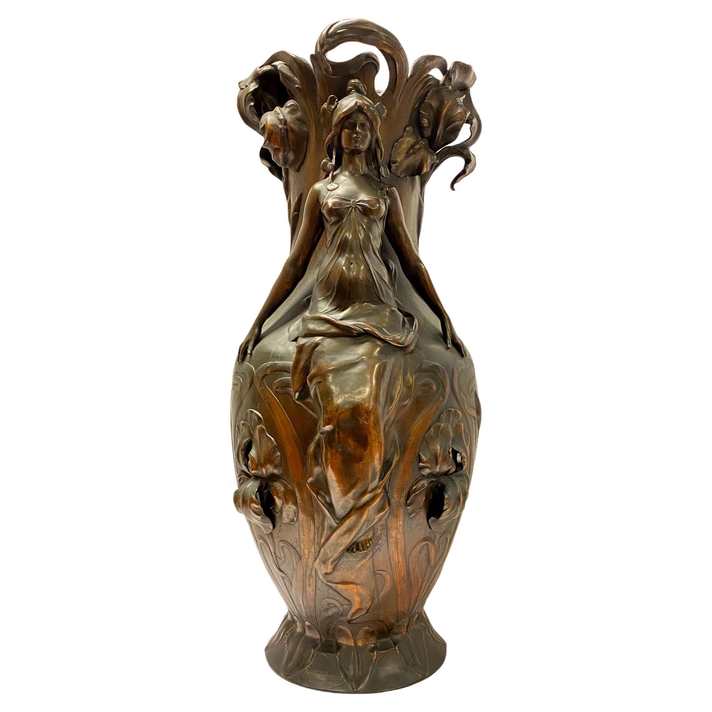 Gran jarrón de metal Art Nouveau François Moreau en venta