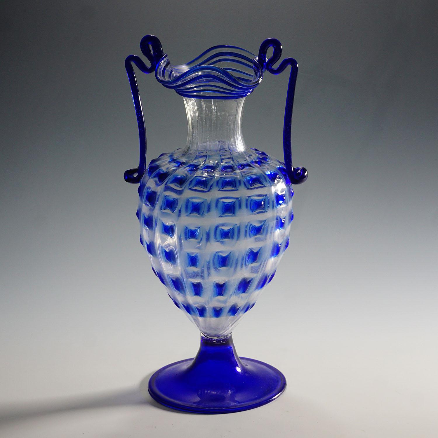 Large Fratelli Toso Amphora vase ca. 1930.

A large Murano soffiato art glass glass vase, manufactured by Vetreria Fratelli Toso early 20th century. The vase is executed with clear glass with applications and handles in blue. An authentic example of