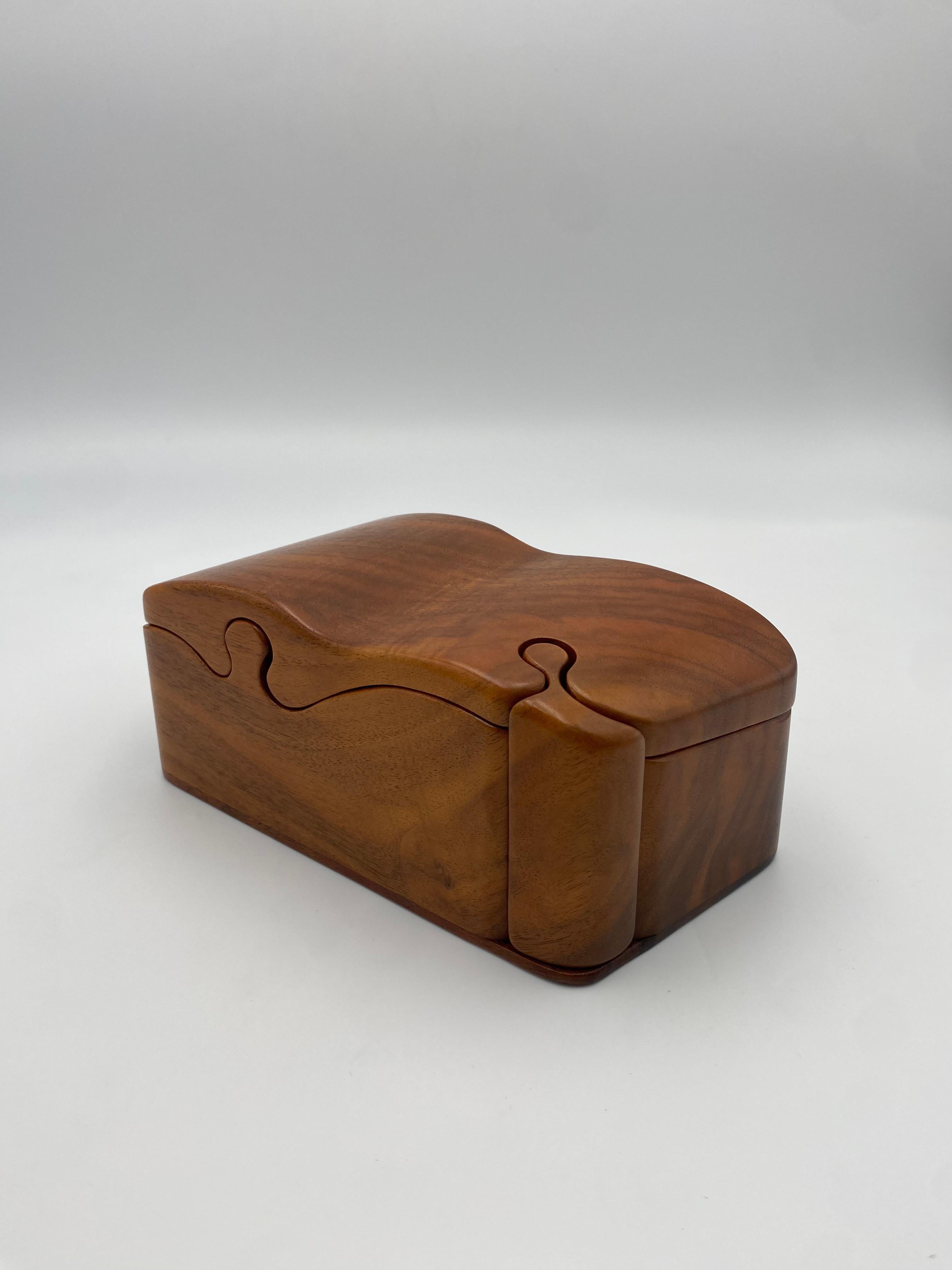 Large Fred and Marilyn Buss Trinket Puzzle Box, 1980s made of english walnut and koawood.