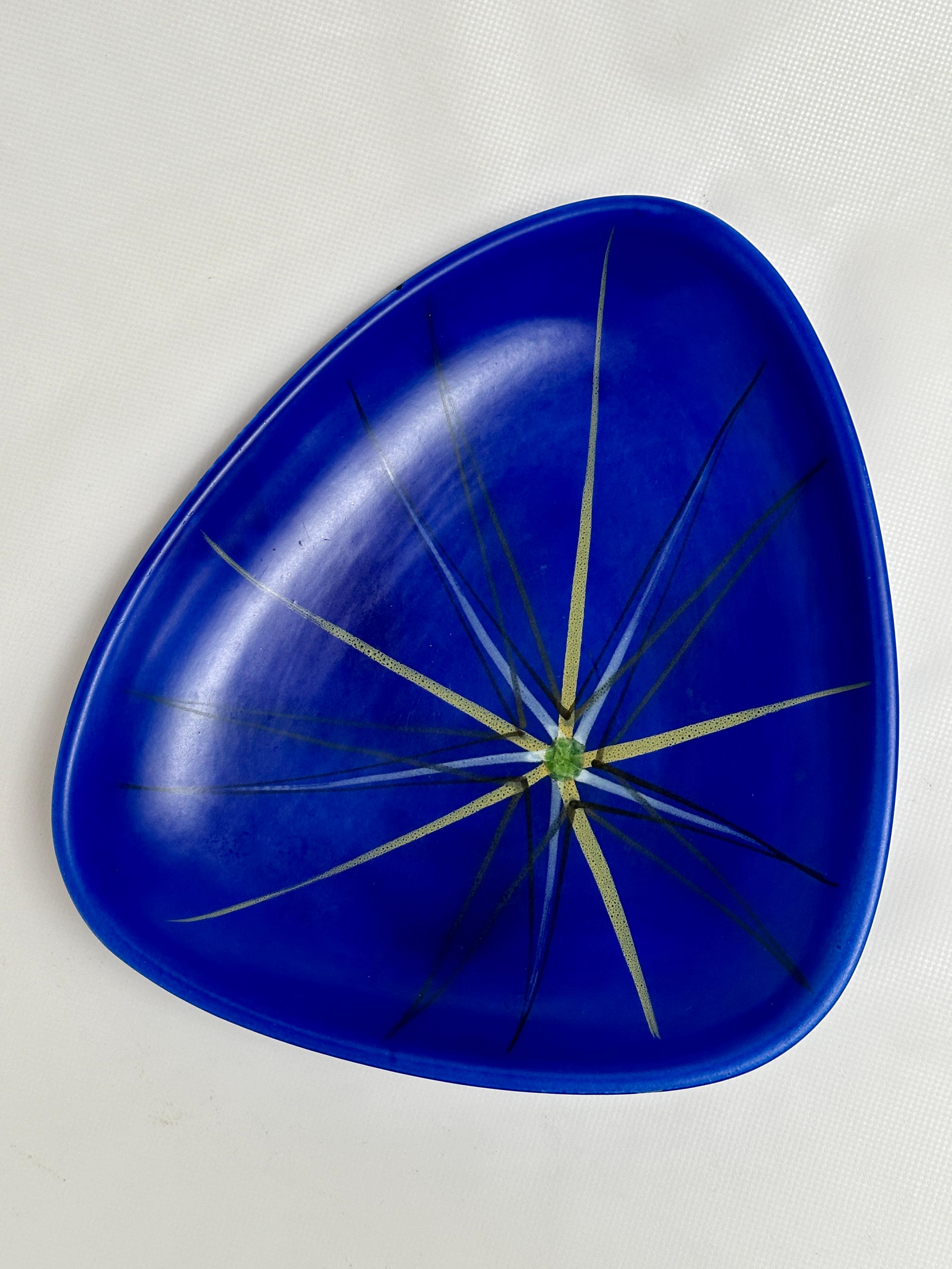 French Large Free-Form Decorative Bowl, Andre Baud, Vallauris c. 1950 For Sale