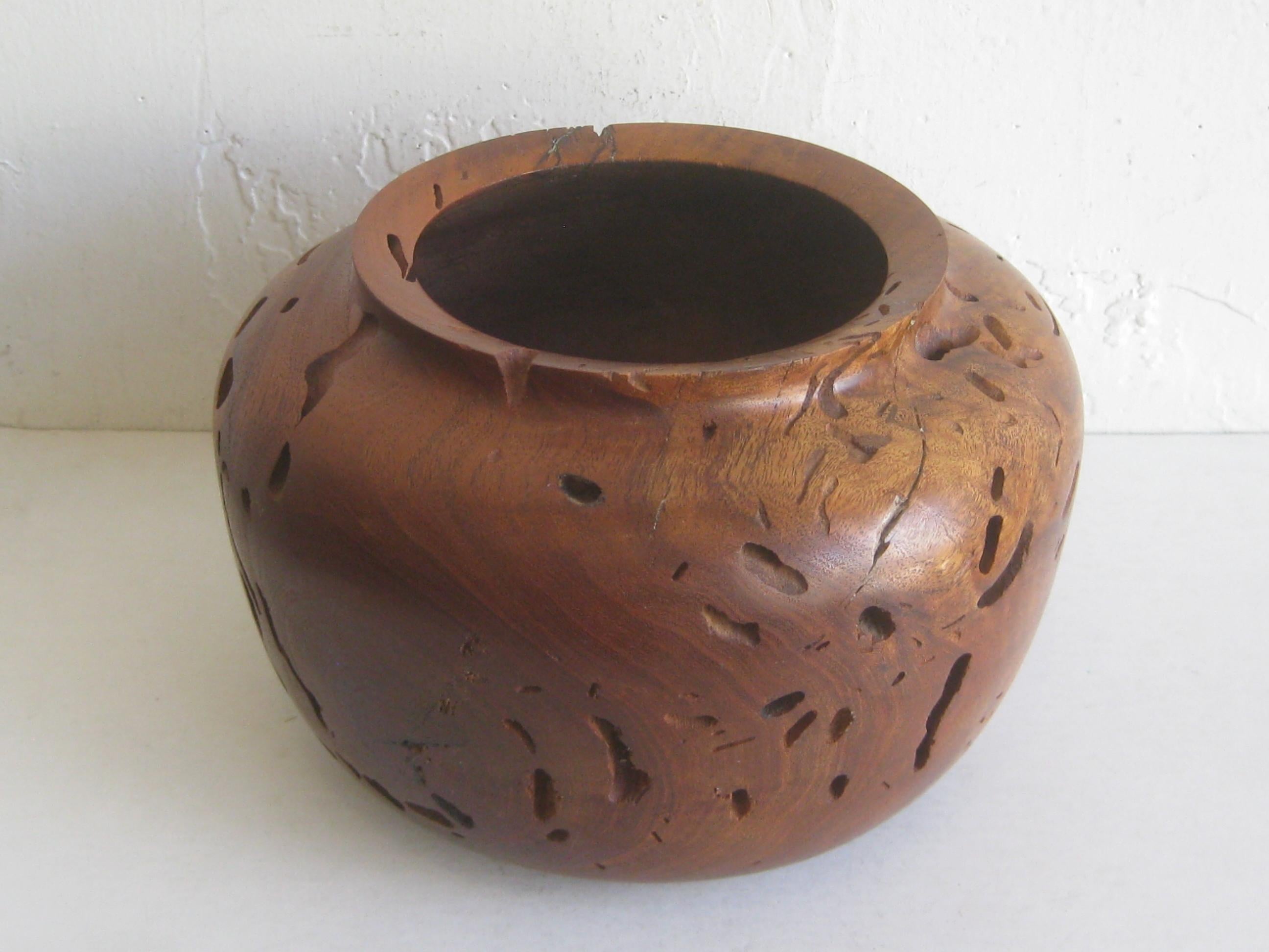 Américain Grand vase en bois de mesquite de forme libre à bords naturels et à bords vifs de Norman Harrison en vente