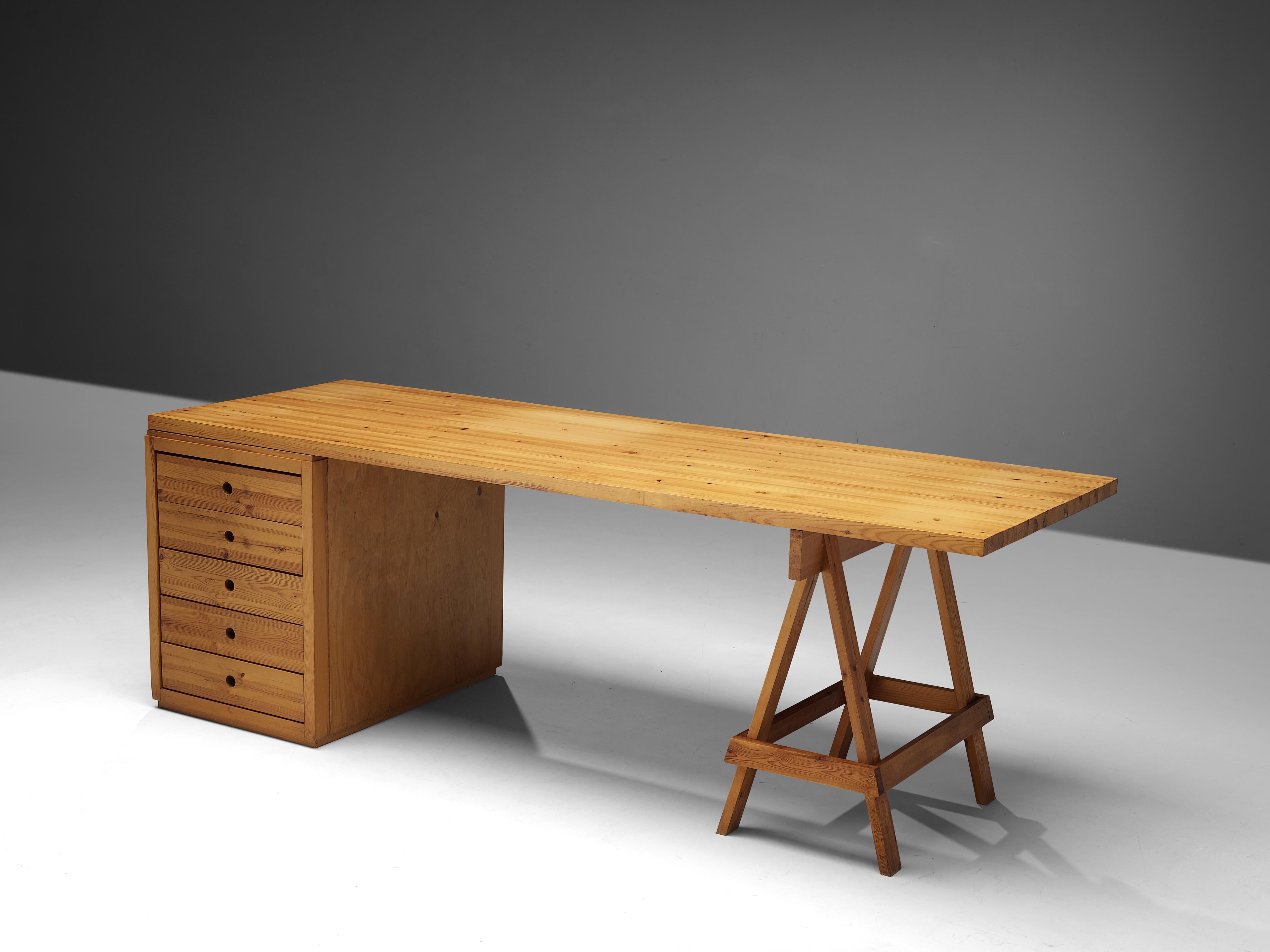 Ate van Apeldoorn Large Free-Standing Desk with Drawers in Solid Pine In Good Condition In Waalwijk, NL
