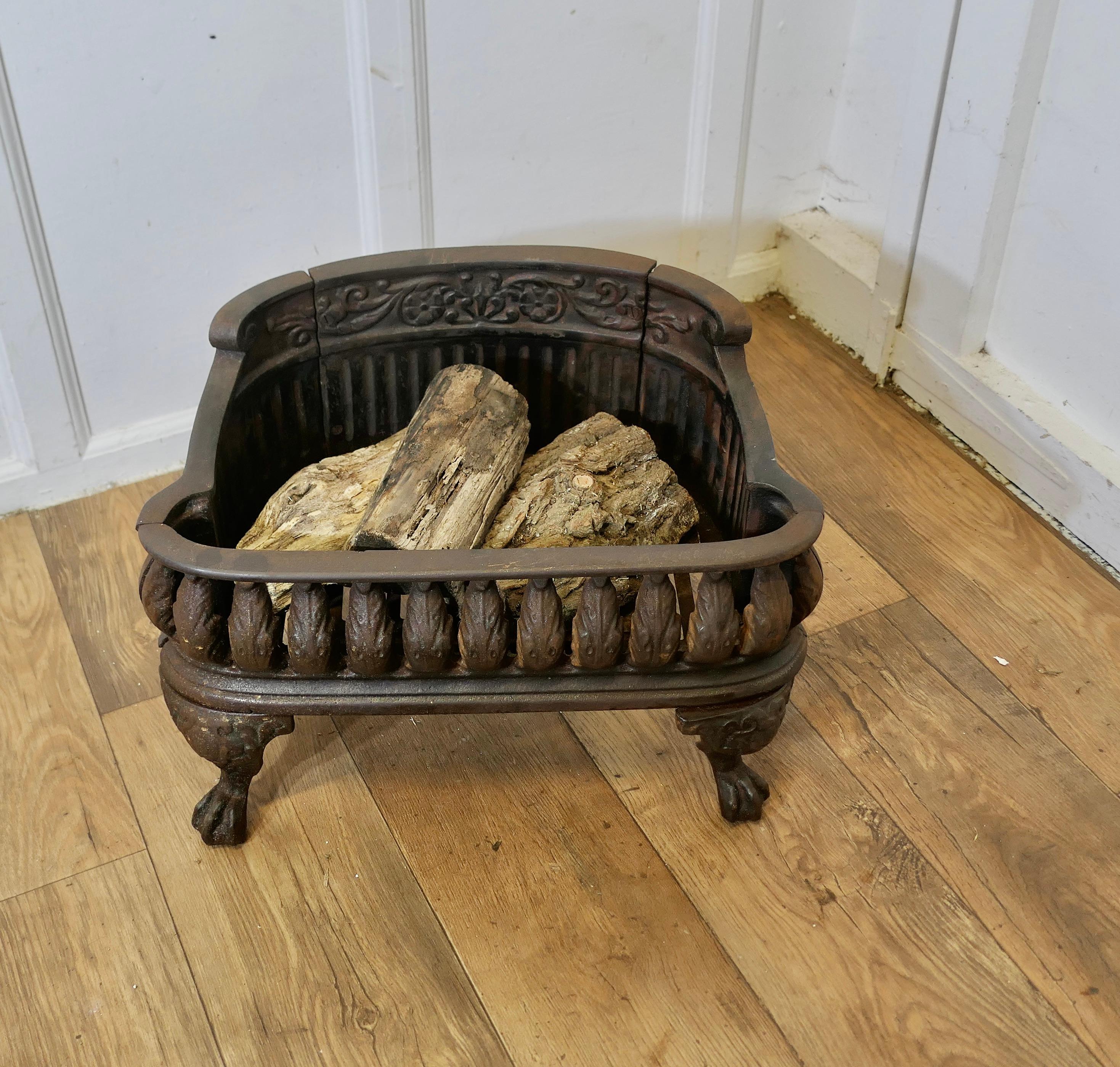 Large Free Standing Fire Grate with Swivel Action Opening In Good Condition For Sale In Godshill, Isle of Wight
