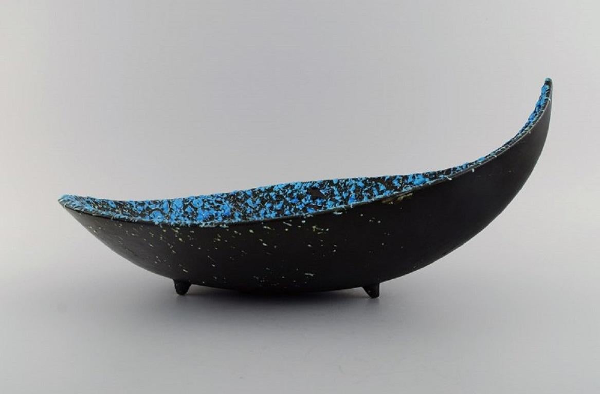 Large freeform bowl in glazed ceramics. 
Beautiful glaze in azure shades. France, 1960s.
Measures: 45 x 19 cm.
In excellent condition.
Unclearly stamped.