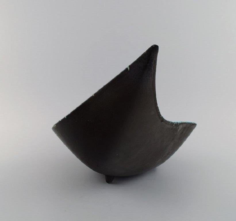 Metà XX secolo Grande ciotola a forma libera in ceramica smaltata, Francia, anni '60 in vendita