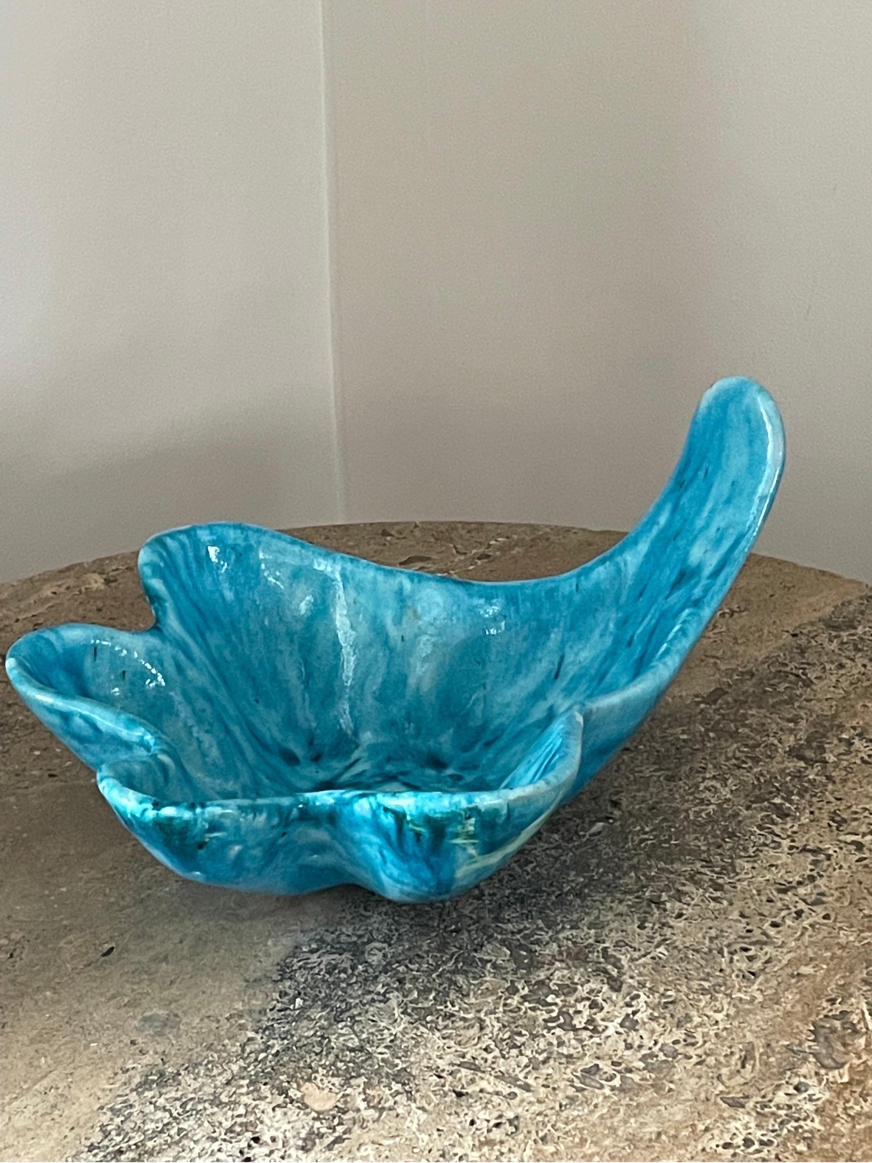 A beautiful free form or organic shaped bowl by Guido Gambone. An unusual shape which varies greatly from much of normal shapes seen in Guido Gambone's work. In very good condition with normal glaze misses associated from the process. 

Overall