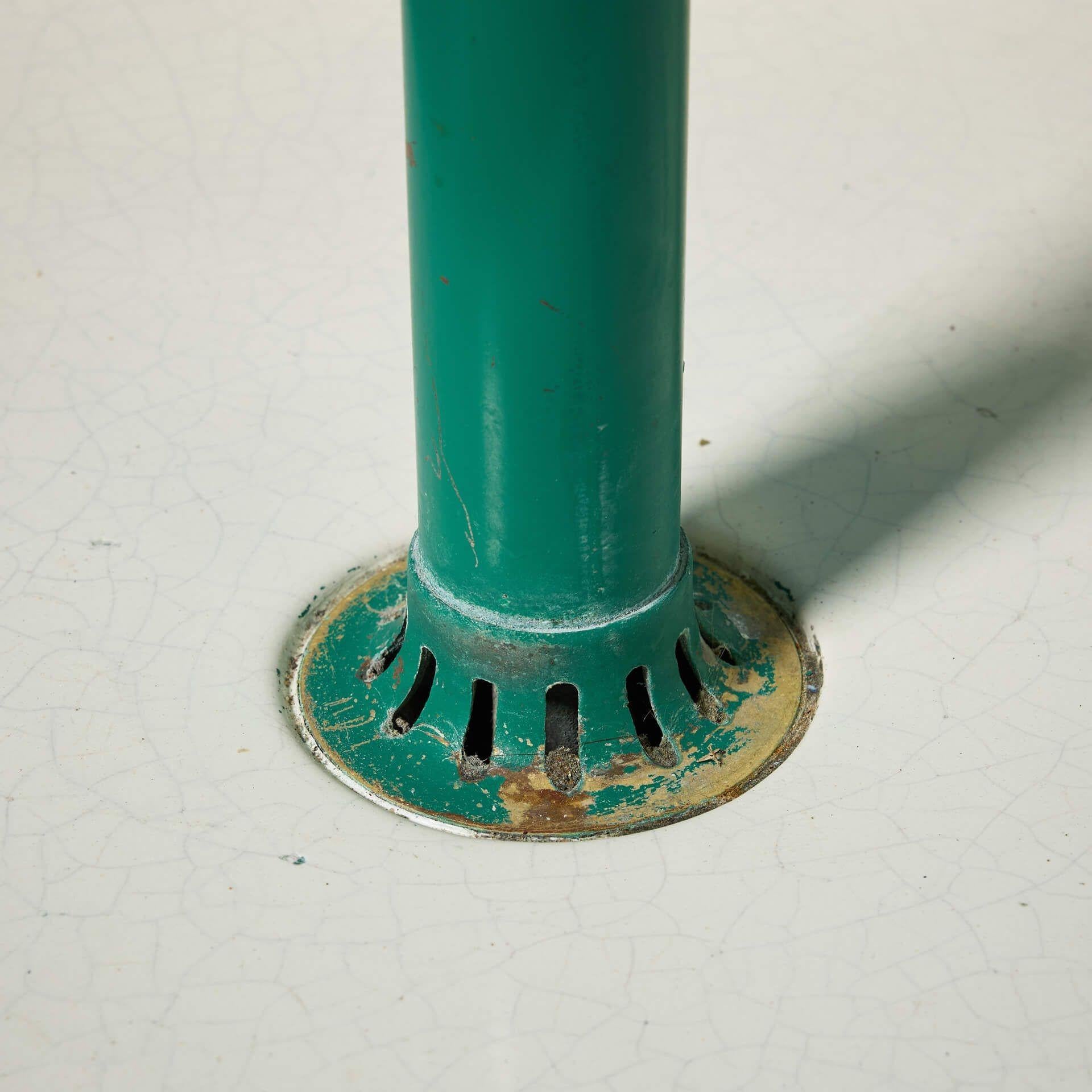 Lavandino rotondo comune freestanding di grandi dimensioni In condizioni discrete in vendita a Wormelow, Herefordshire