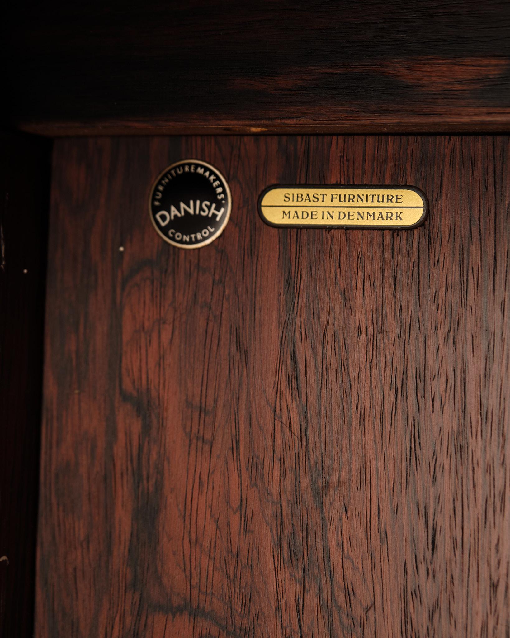 Großer freistehender Schreibtisch Model No. 206 in Rosenholz von Arne Vodder aus den 1960er Jahren im Angebot 4