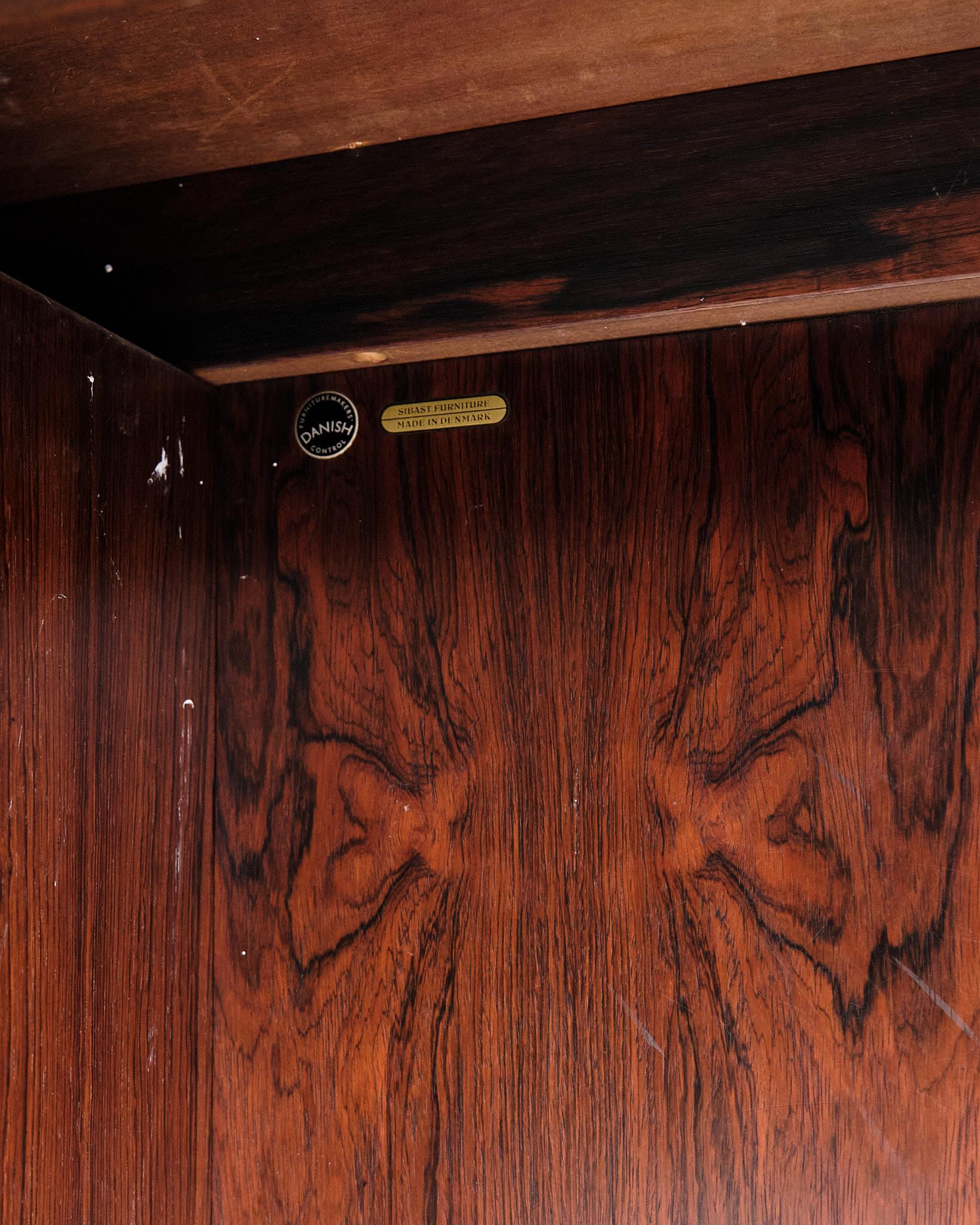 Großer freistehender Schreibtisch Model No. 206 in Rosenholz von Arne Vodder aus den 1960er Jahren im Angebot 5