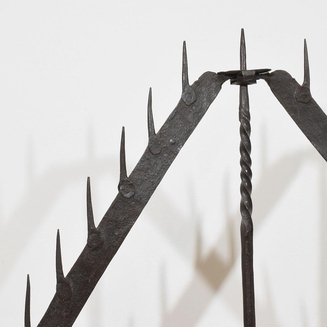 Grand bougeoir français du 17ème siècle en fer forgé à la main en vente 2