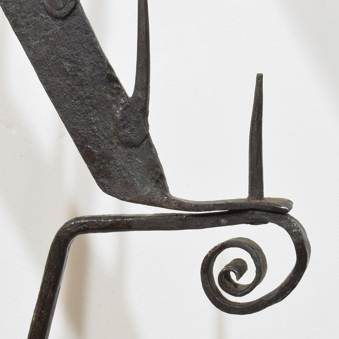 Grand bougeoir français du 17ème siècle en fer forgé à la main en vente 5