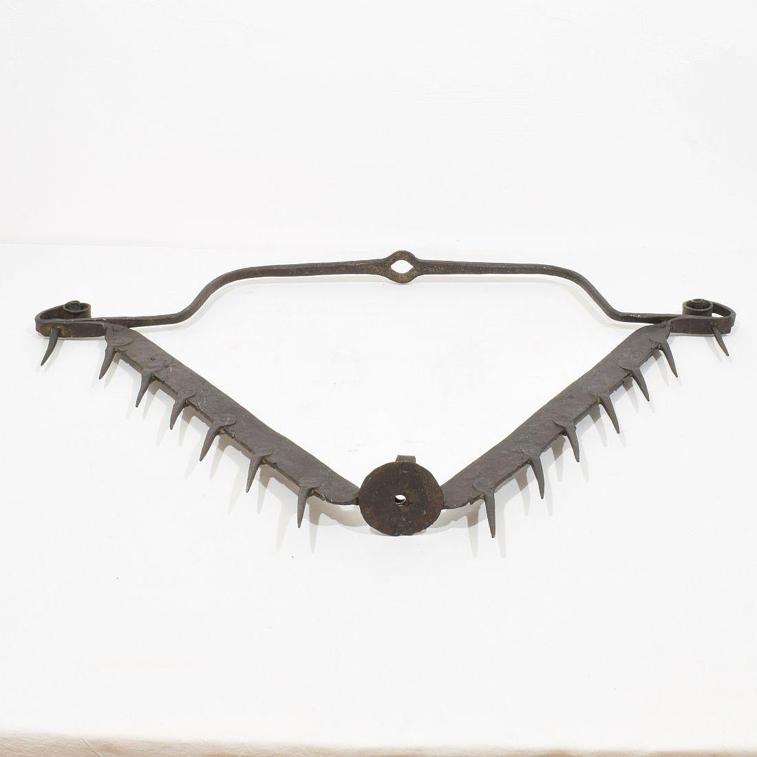 Grand bougeoir français du 17ème siècle en fer forgé à la main en vente 10