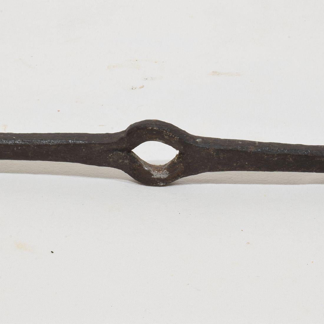 Grand bougeoir français du 17ème siècle en fer forgé à la main en vente 12