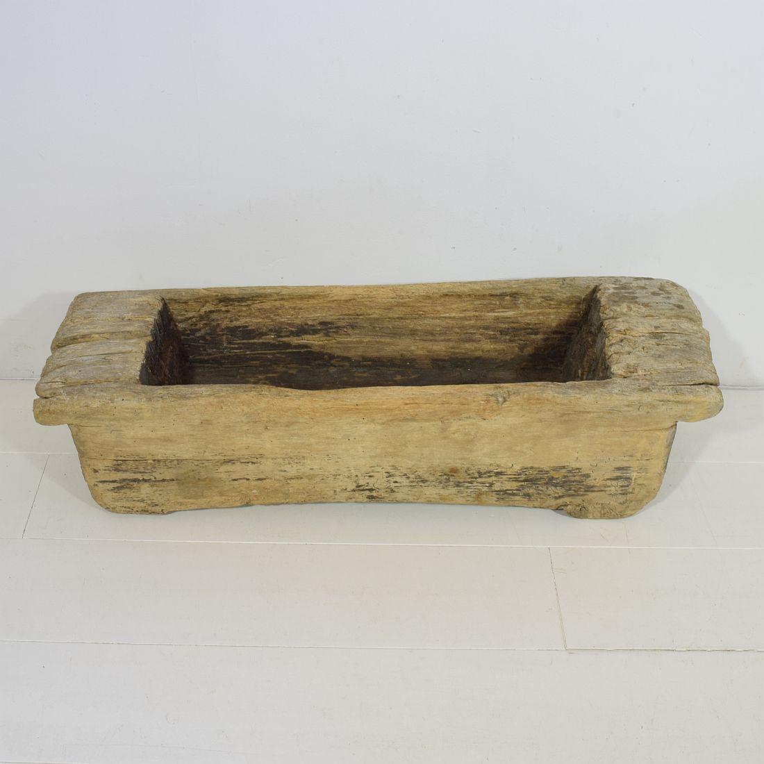 Large French 18/ 19th Century, Carved Wooden Bowl / Sink In Fair Condition In Buisson, FR