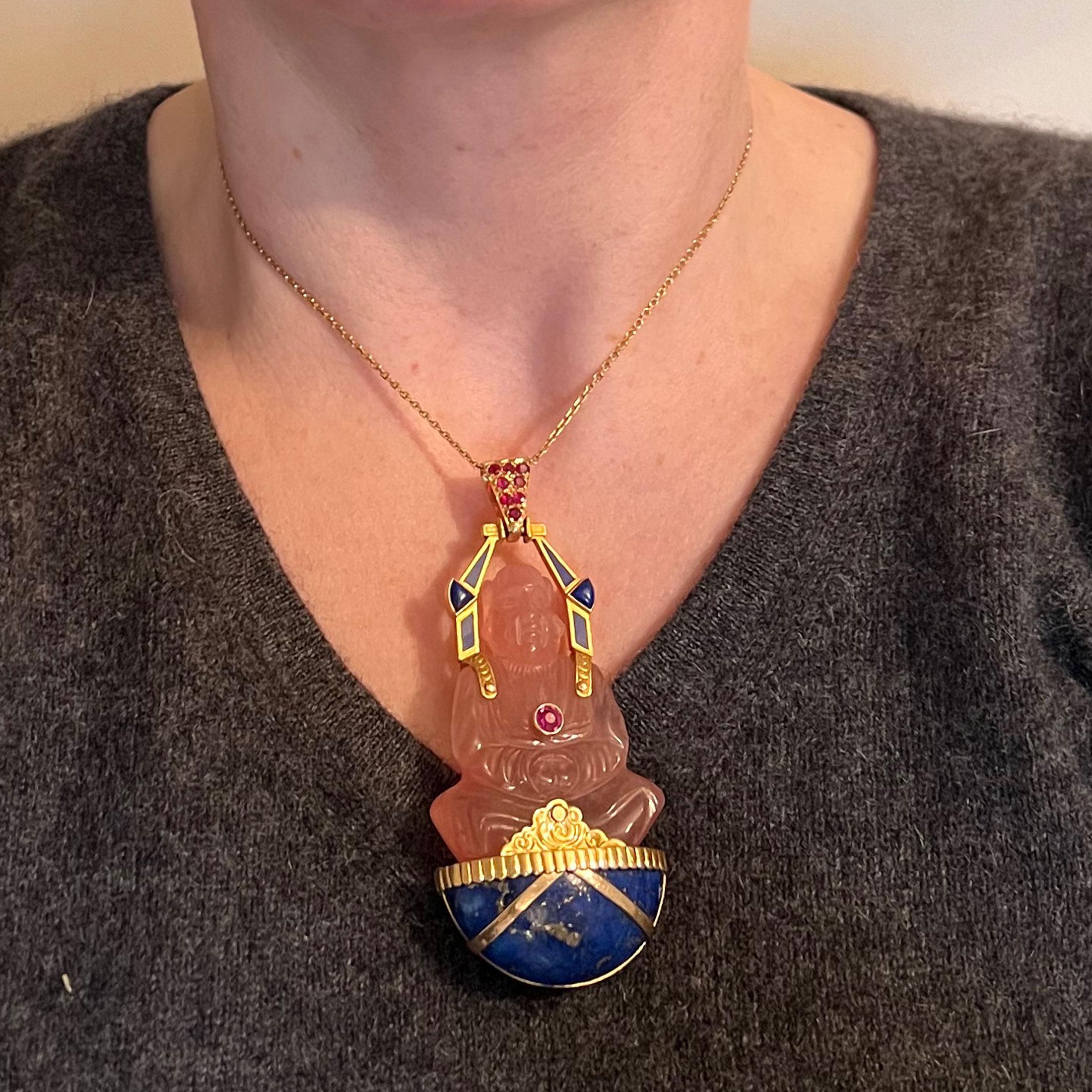 Large French 18K Yellow Gold Ruby Rose Quartz Lapis Buddha Pendant In Good Condition For Sale In London, GB