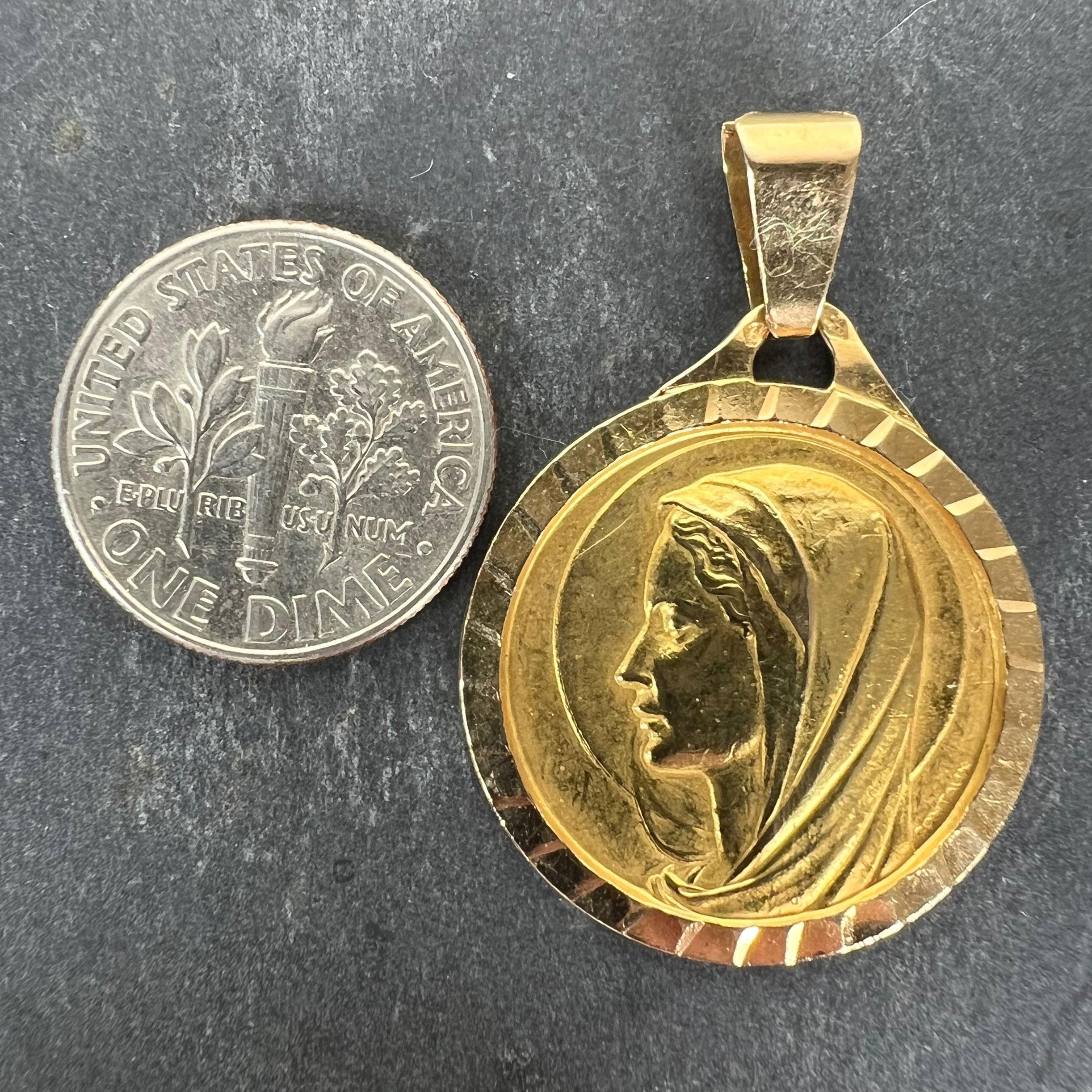Large French 18K Yellow Gold Virgin Mary Charm Pendant Medal in vendita 7
