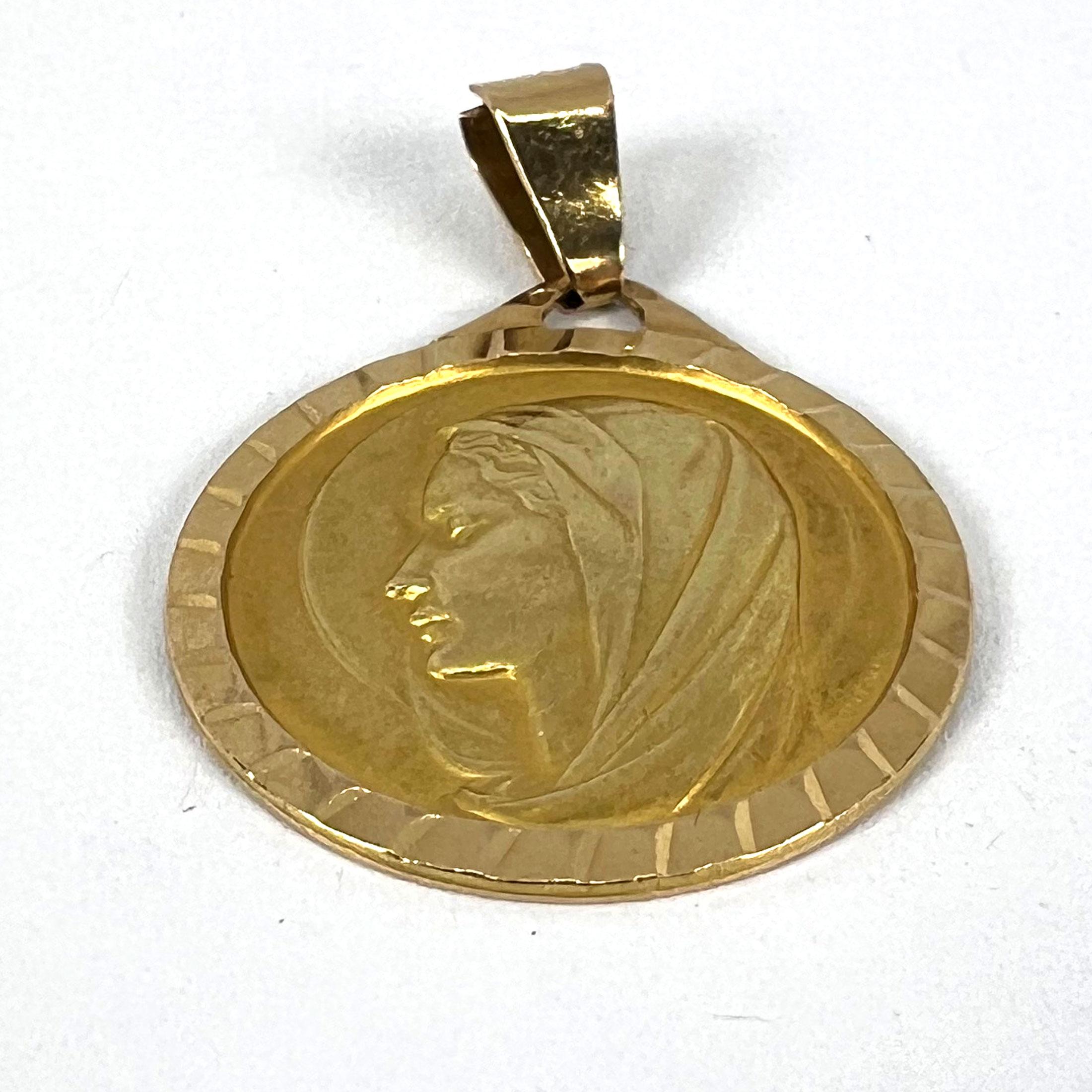 Large French 18K Yellow Gold Virgin Mary Charm Pendant Medal in vendita 10