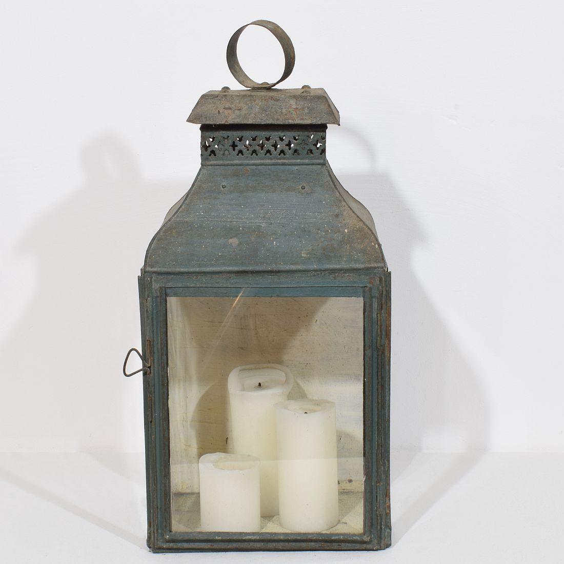 Very rare and early metal lantern, France, circa 1780-1850 with its beautiful original paint.
Weathered.

