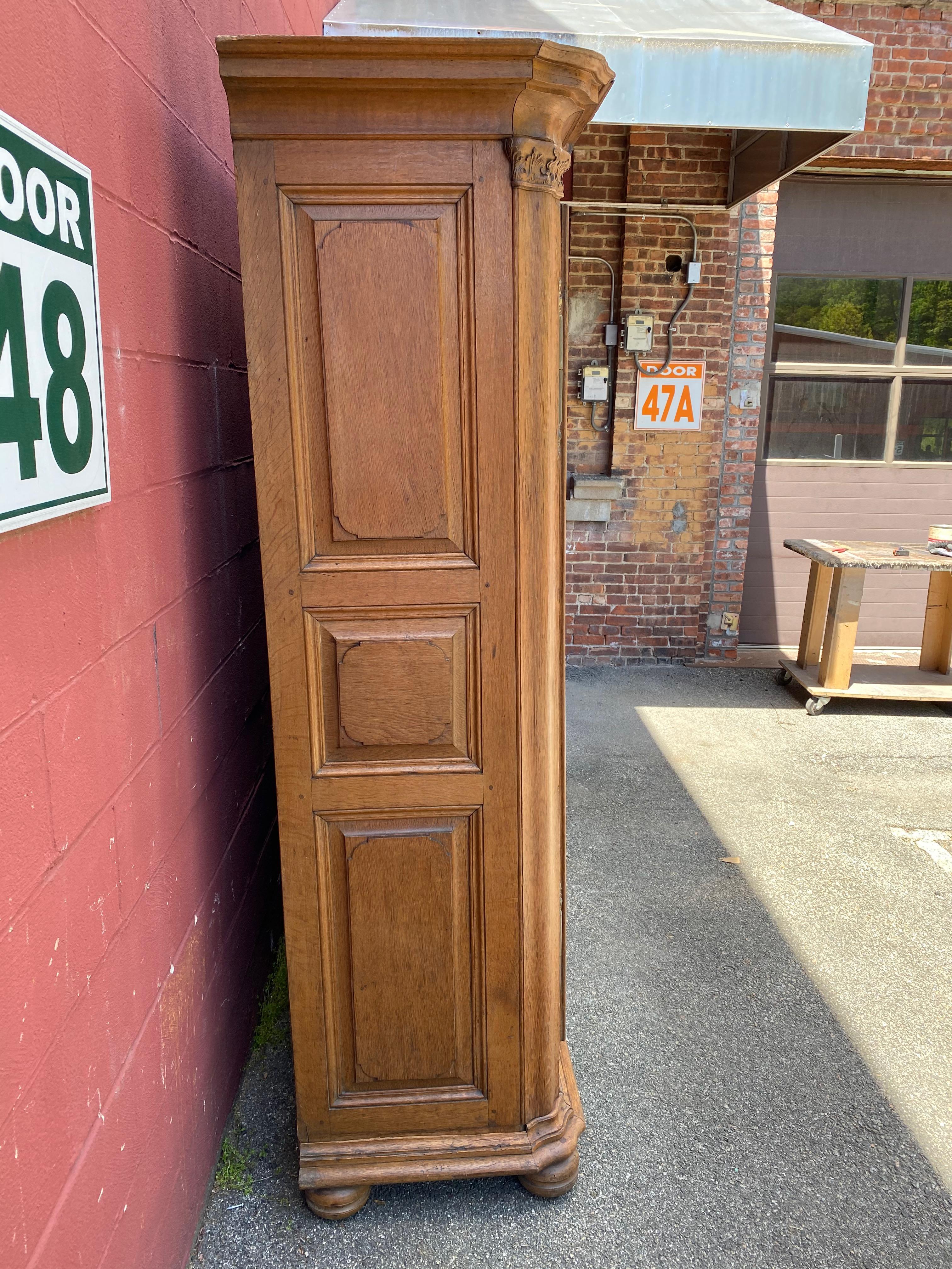 Großer französischer Eichenschrank aus dem 18./19. im Angebot 4