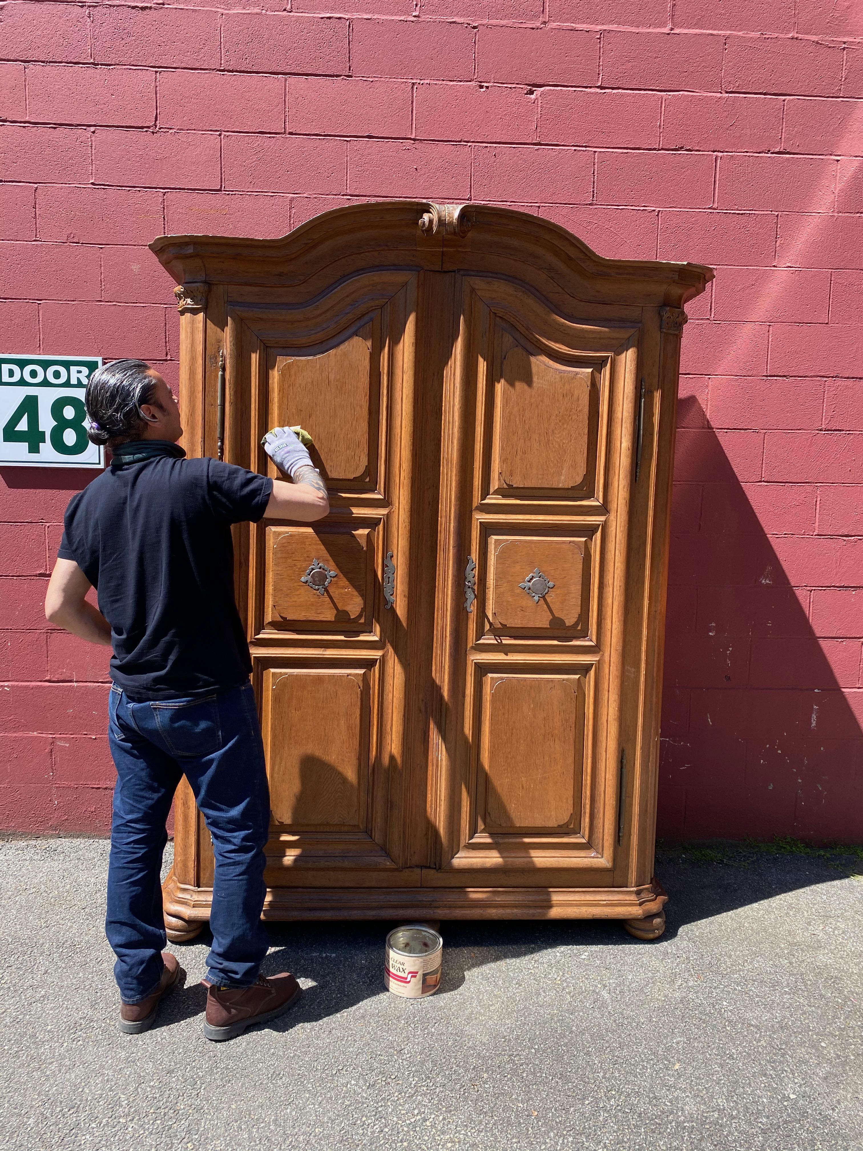 Großer französischer Eichenschrank aus dem 18./19. im Angebot 5