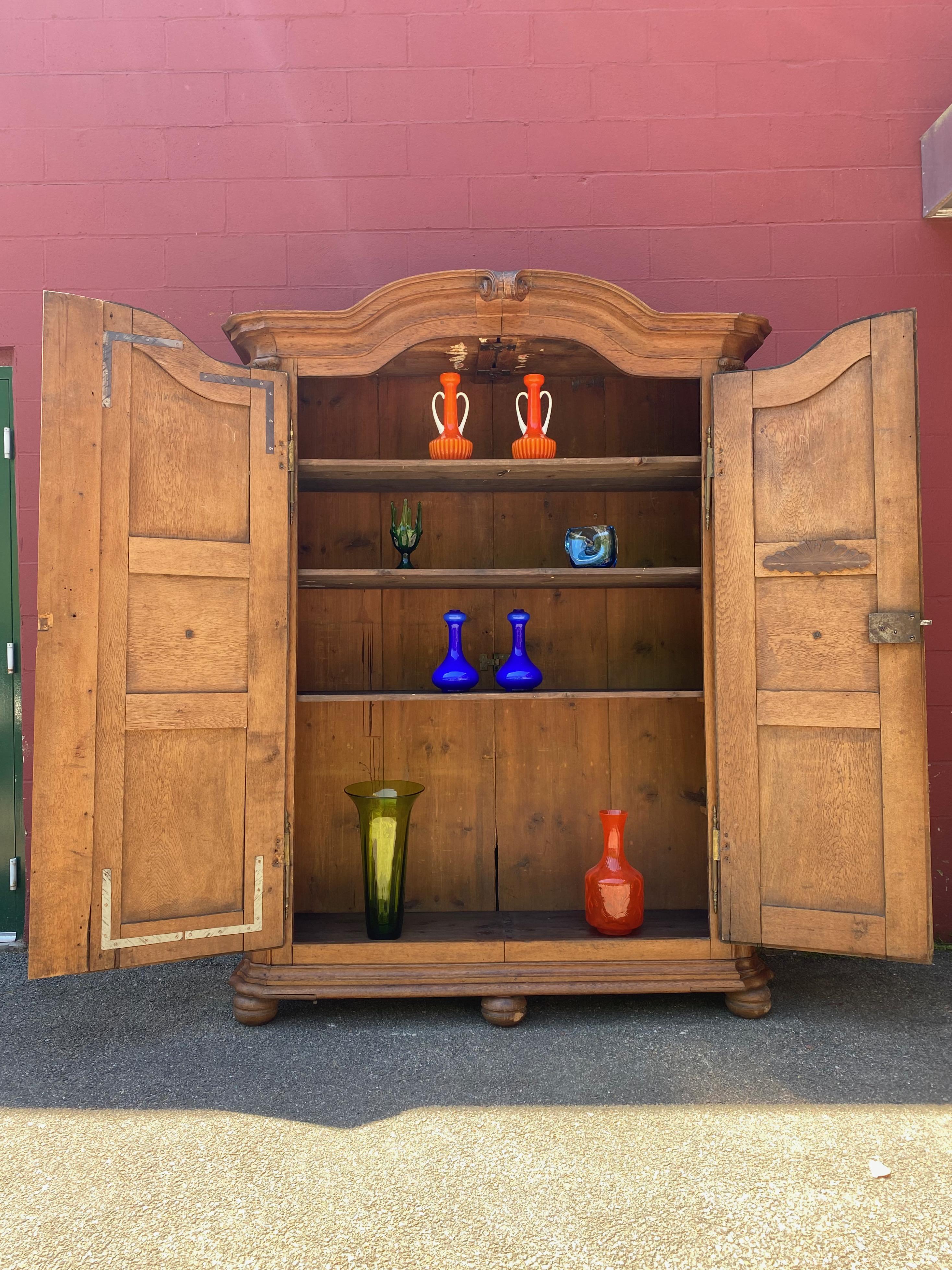 Großer französischer Eichenschrank aus dem 18./19. im Angebot 12