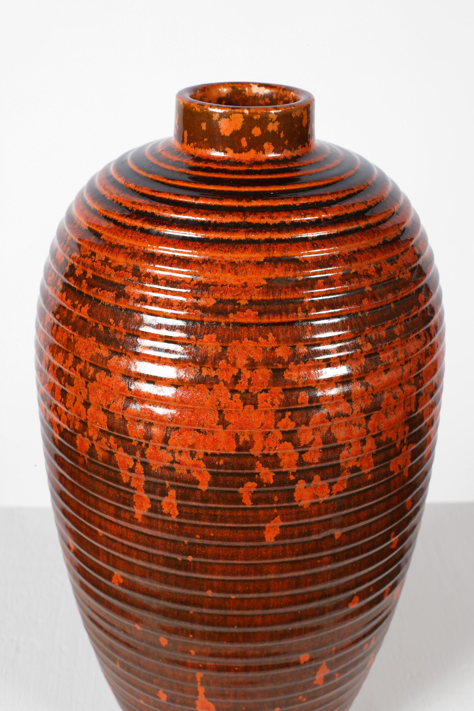 Grande vaso francese Art Deco degli anni '30 in ceramica smaltata color arancio Primavera In condizioni buone in vendita a London, GB