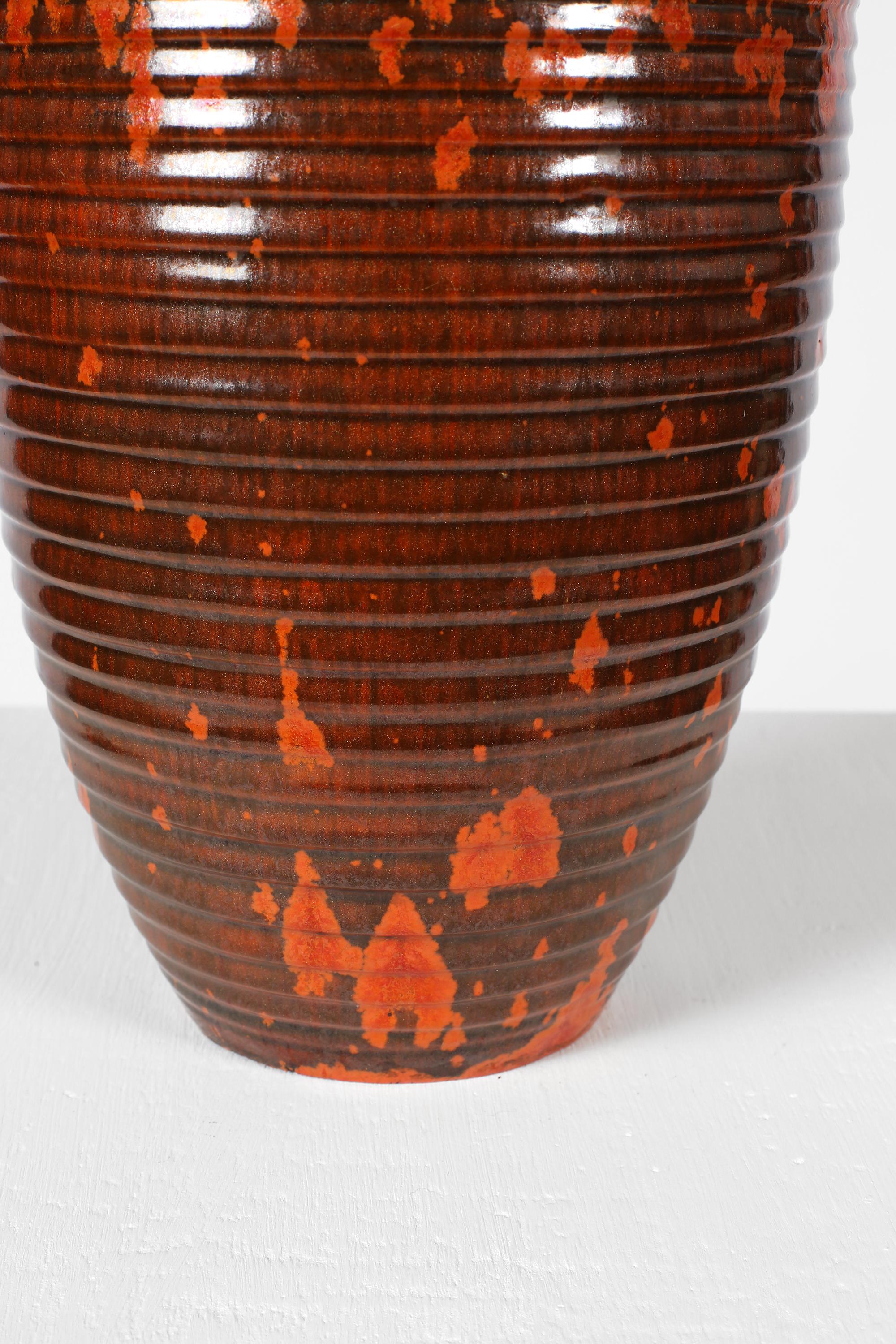 Ceramica Grande vaso francese Art Deco degli anni '30 in ceramica smaltata color arancio Primavera in vendita