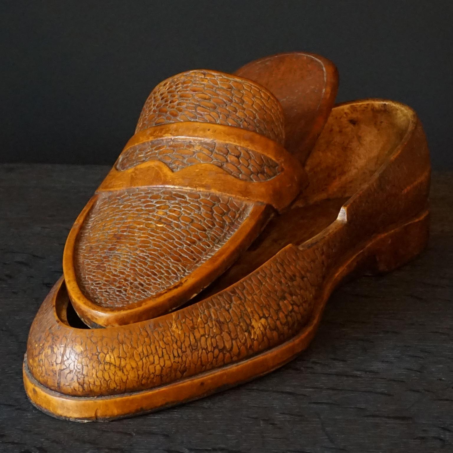 Large French 1950s Fake Wood Penny Loafer with Reptile Design Shoe Shaped Box 7