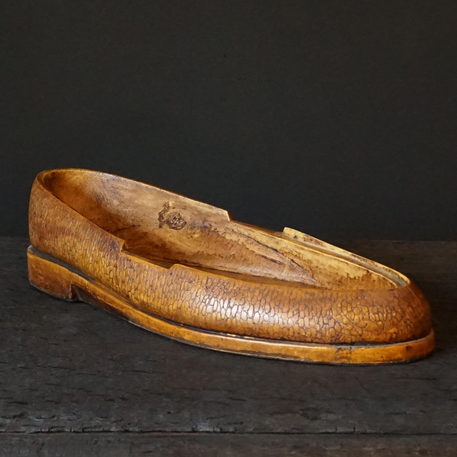 Large French 1950s Fake Wood Penny Loafer with Reptile Design Shoe Shaped Box 8