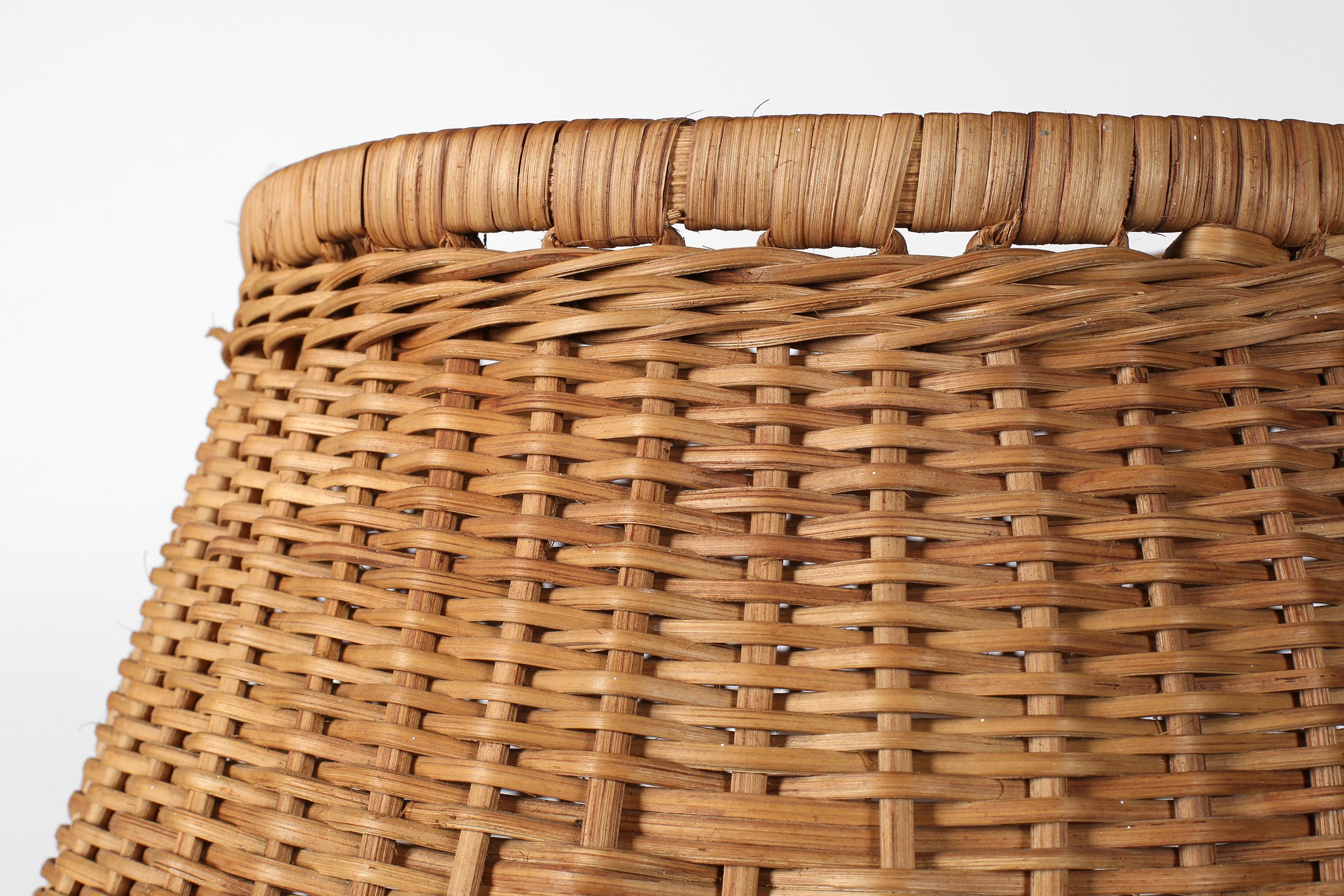 Large French 1960s Provençal Wicker Table Lamp 6