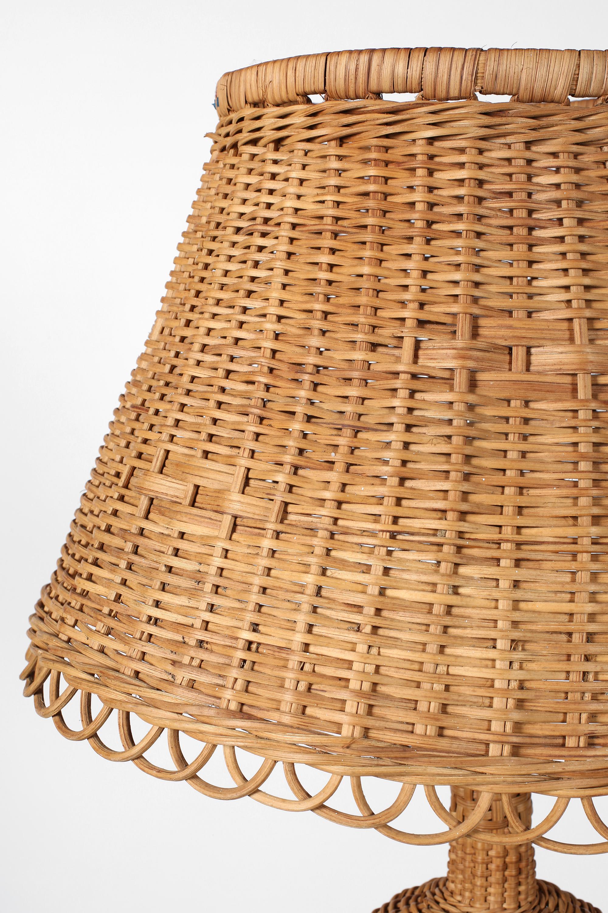 Large French 1960s Provençal Wicker Table Lamp 8