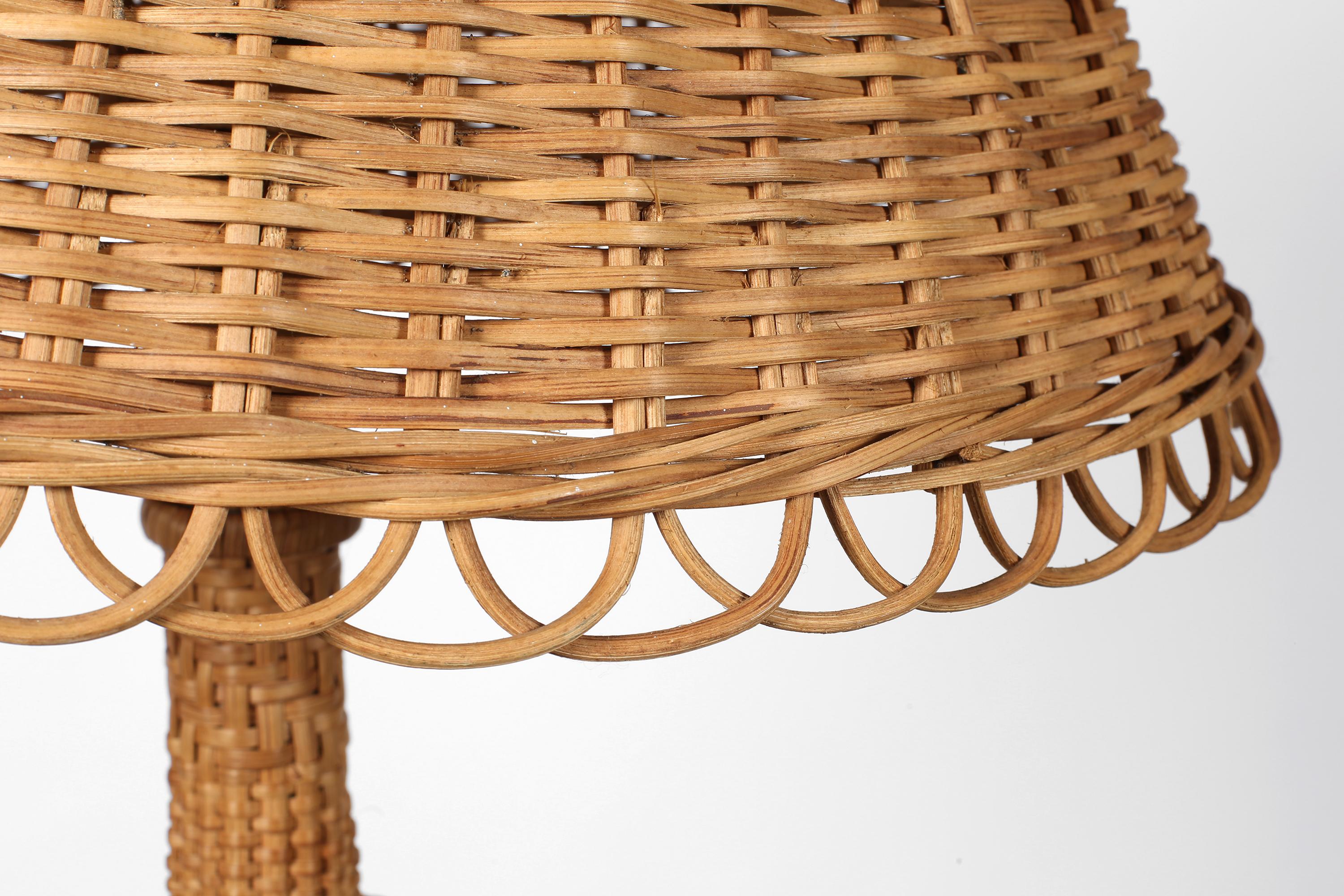 Large French 1960s Provençal Wicker Table Lamp 5