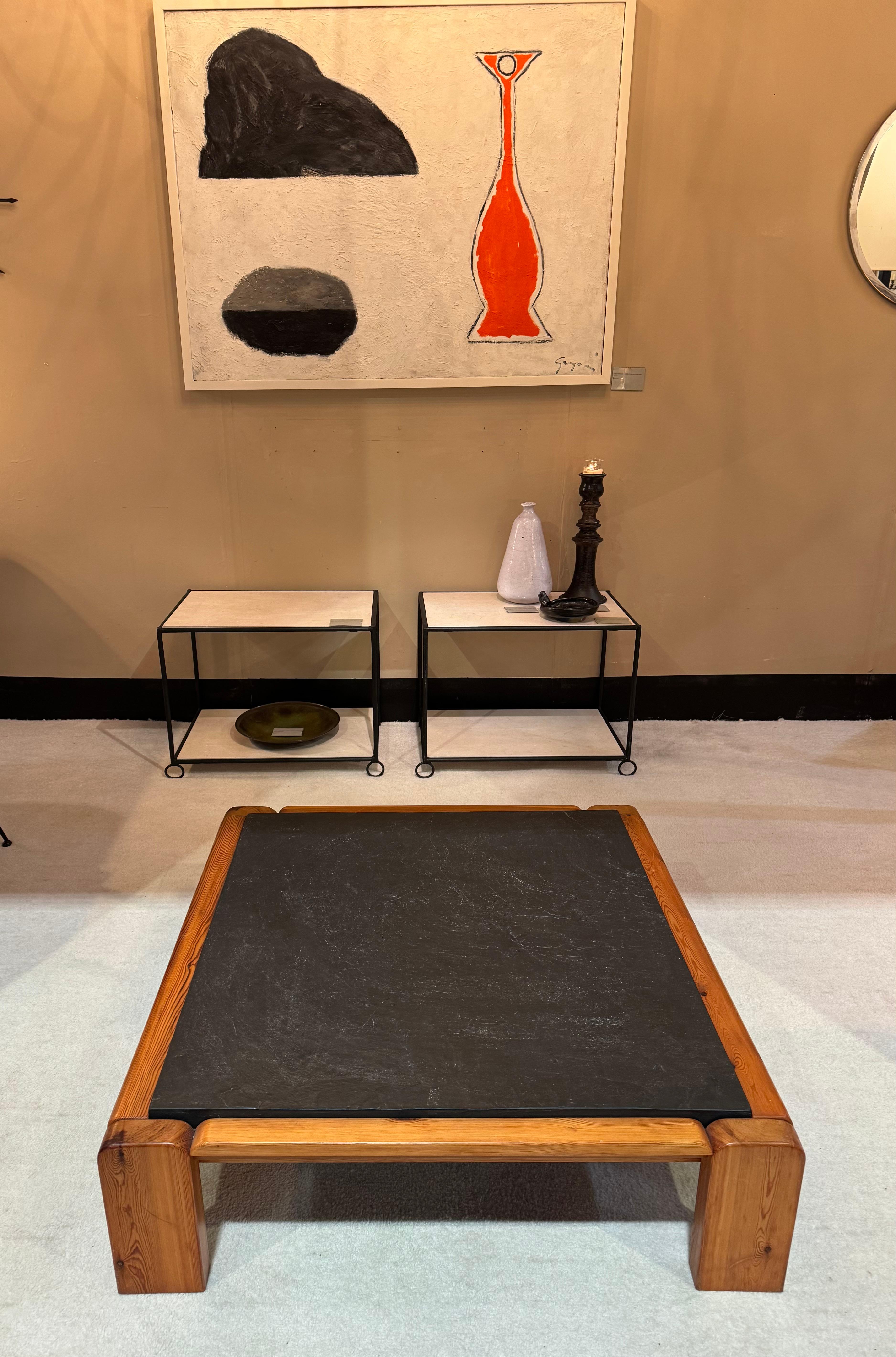 Mid-Century Modern Grande table basse en pin et ardoise des années 1970 en vente