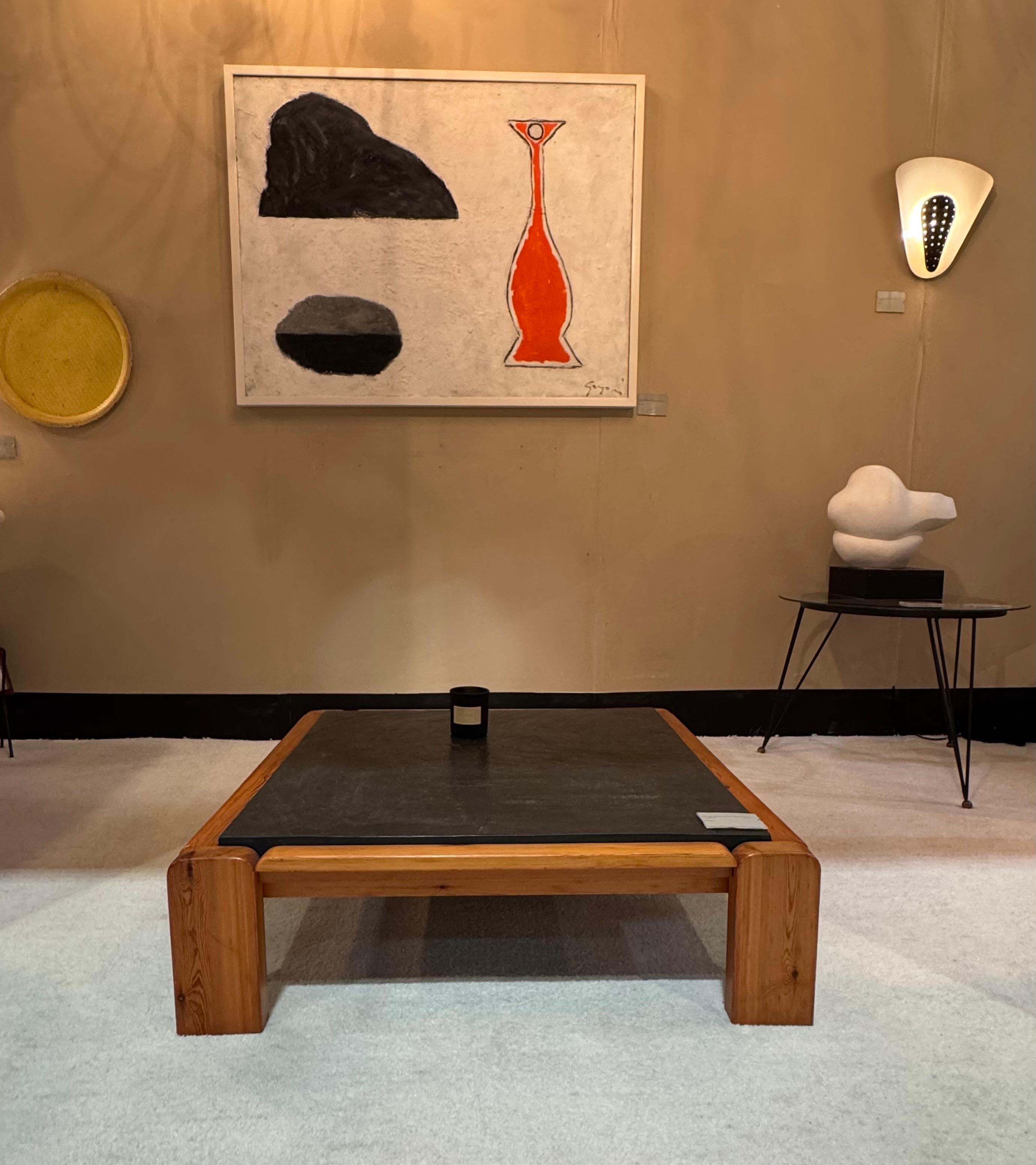 Grande table basse en pin et ardoise des années 1970 en vente 2