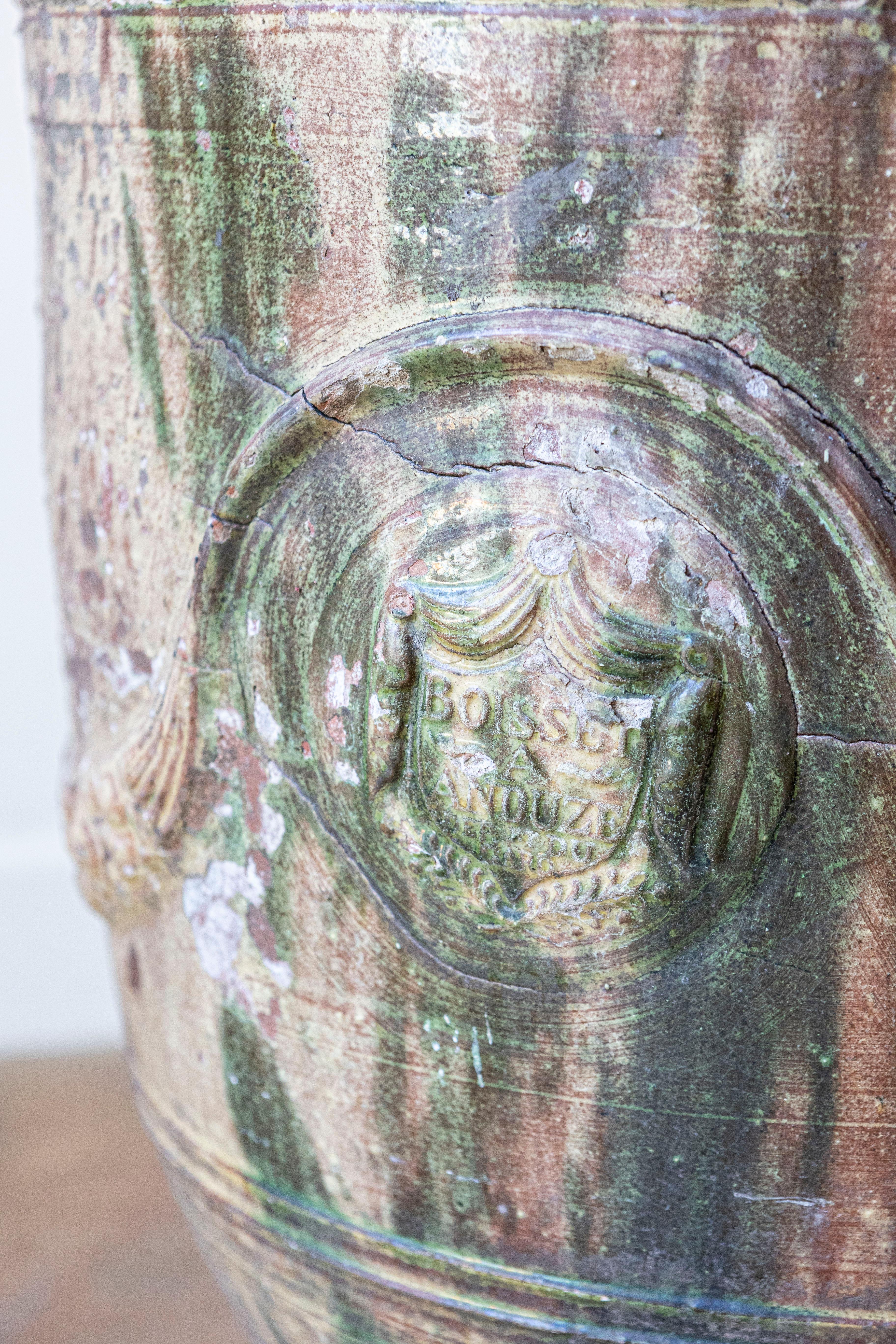 Grande vaso francese del XIX secolo Boisset Anduze con smalto marrone, verde e volute In condizioni buone in vendita a Atlanta, GA