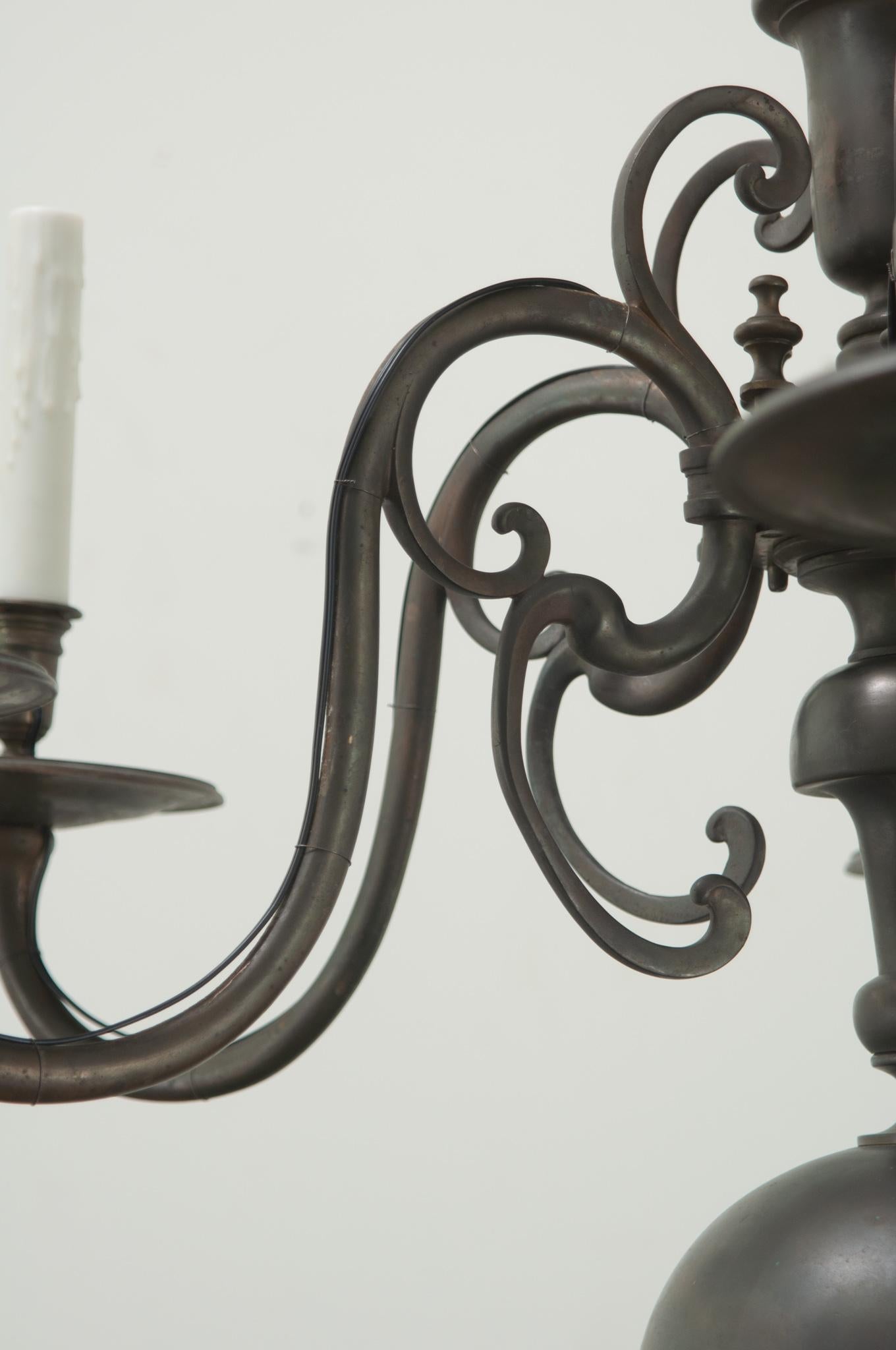 Grande lampadario francese in ottone del XIX secolo in vendita 3