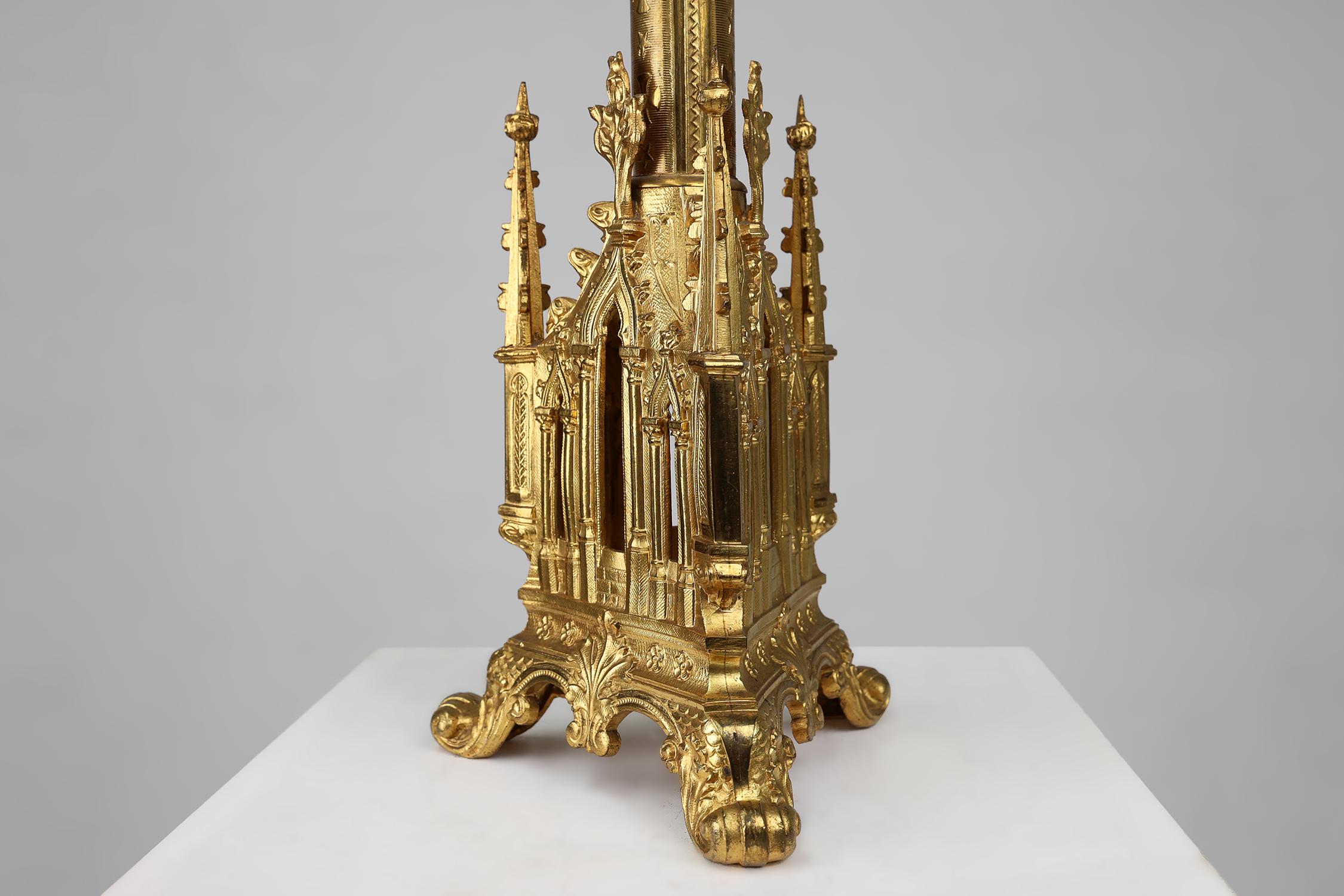 Large French 19th century copper Neo Gothic candlestick In Good Condition In Meulebeke, BE
