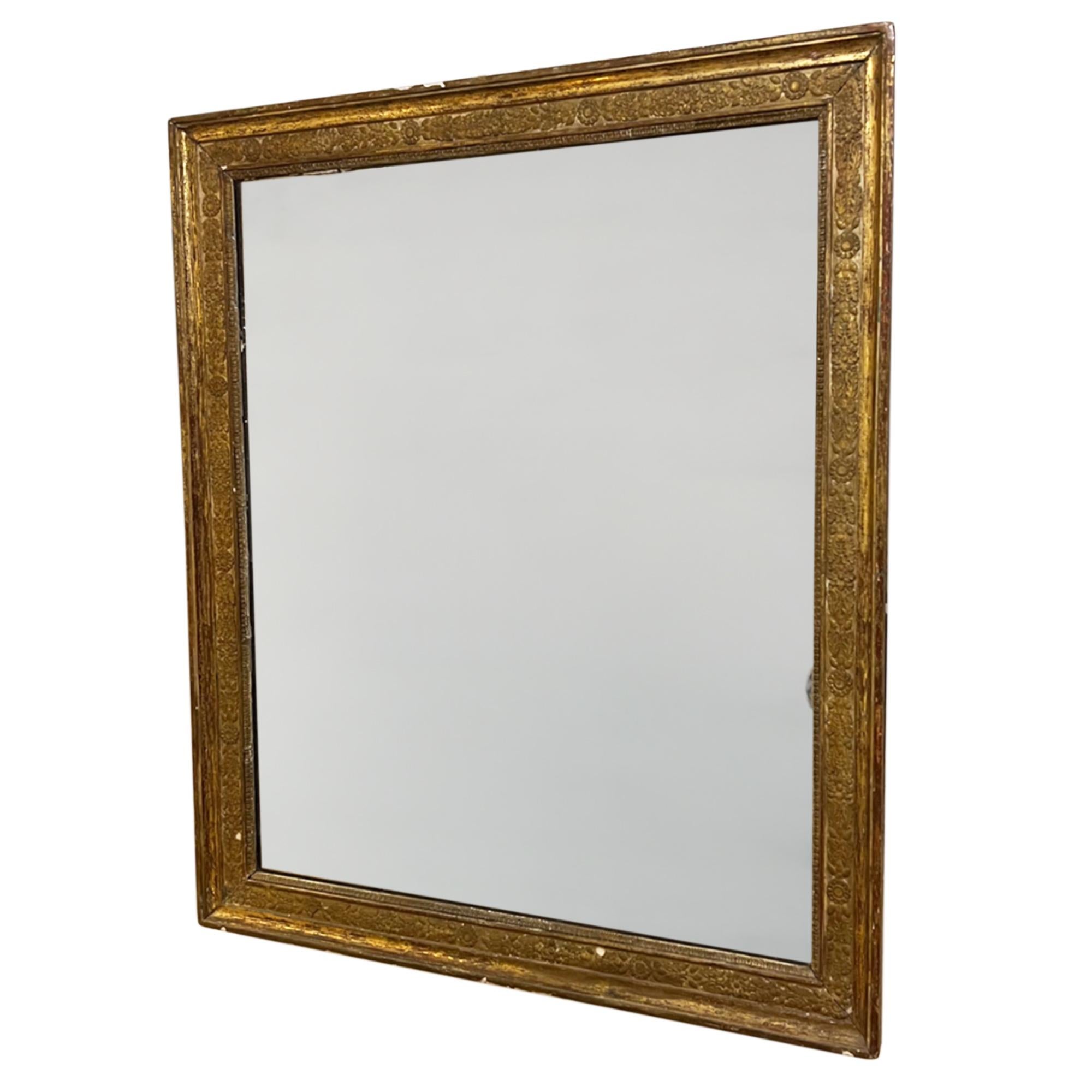 This is a beautiful giltwood wall mirror with a lovely decorative frame.

Please take a look at all our  pictures to see the floral, oak leaf and acorn detail to the frame and the gorgeous original plate. 

This original glass is slightly foxed,