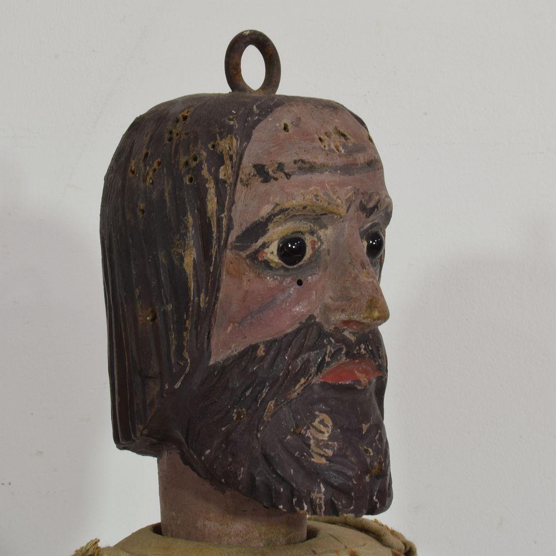 Großes französisches handgeschnitztes Holzfragment einer Marionette aus dem 19. Jahrhundert im Angebot 7